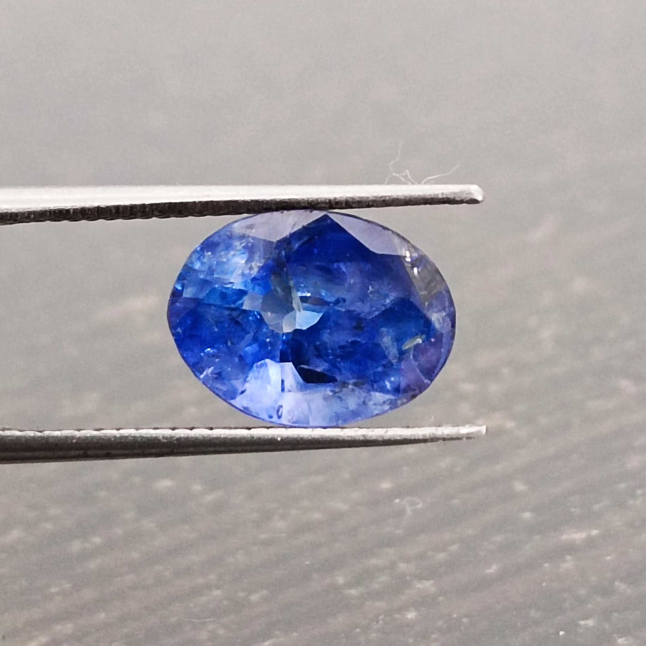 2.98ct IGI certified vivid cornflower blue oval Ceylon sapphire  gemstone/