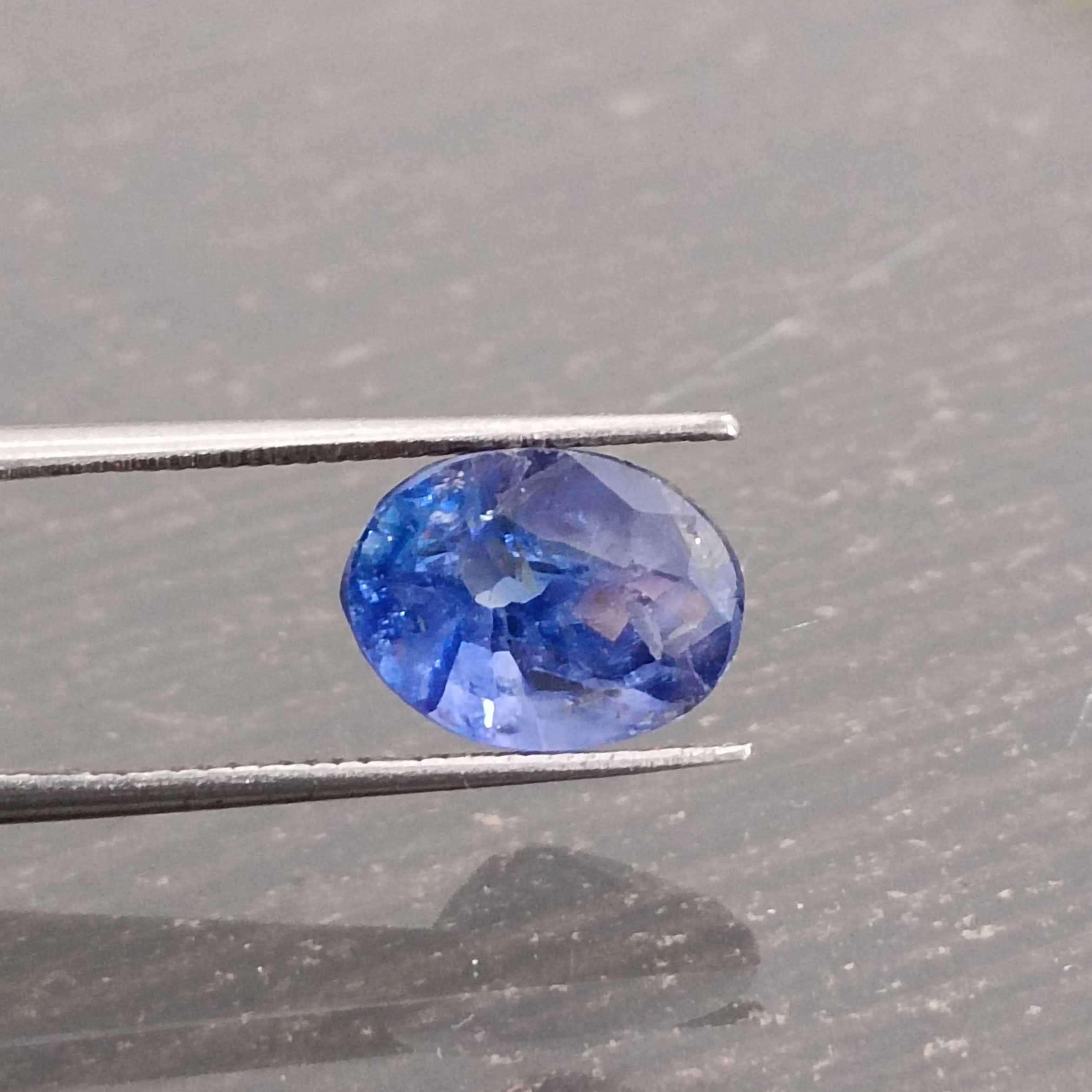 2.98ct IGI certified vivid cornflower blue oval Ceylon sapphire  gemstone