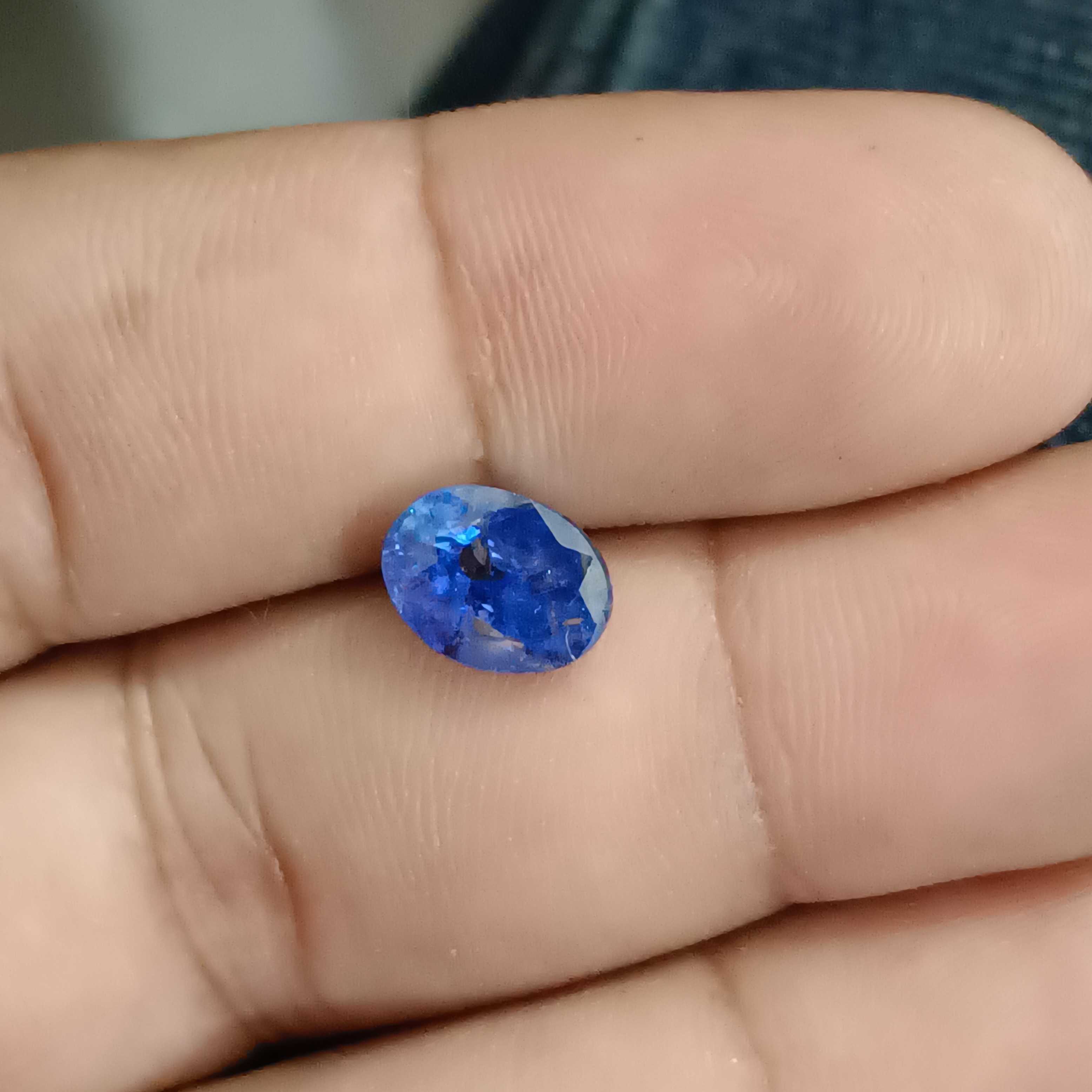 2.98ct IGI certified vivid cornflower blue oval Ceylon sapphire  gemstone