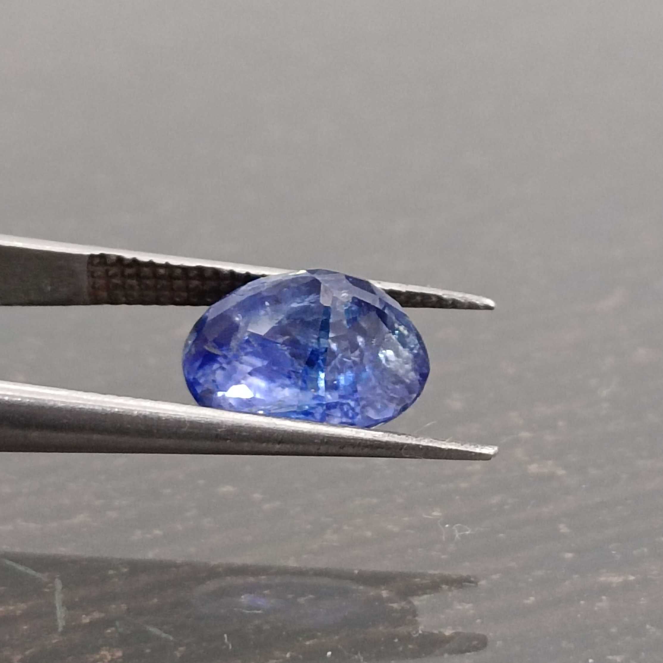 2.98ct IGI certified vivid cornflower blue oval Ceylon sapphire  gemstone