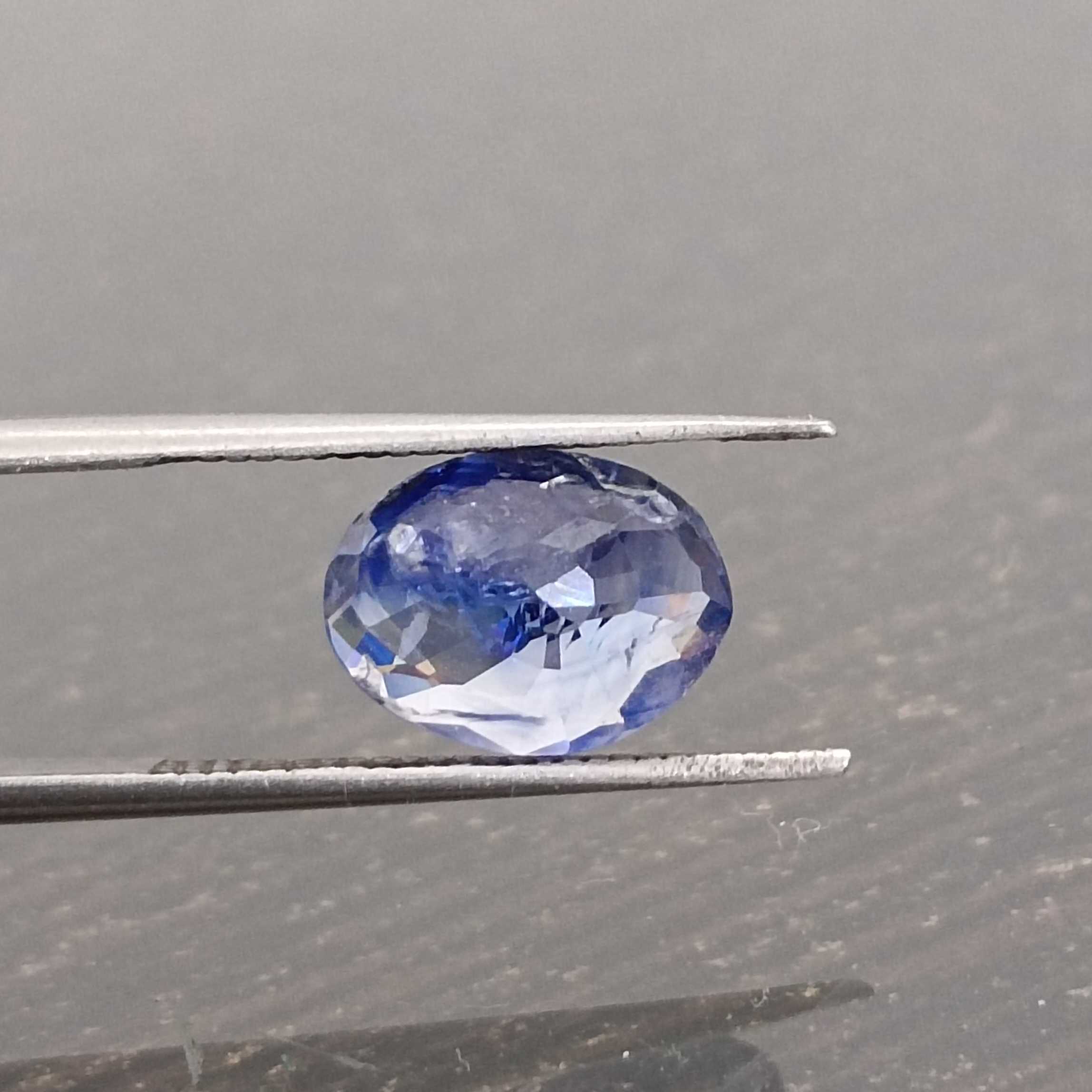 2.98ct IGI certified vivid cornflower blue oval Ceylon sapphire  gemstone