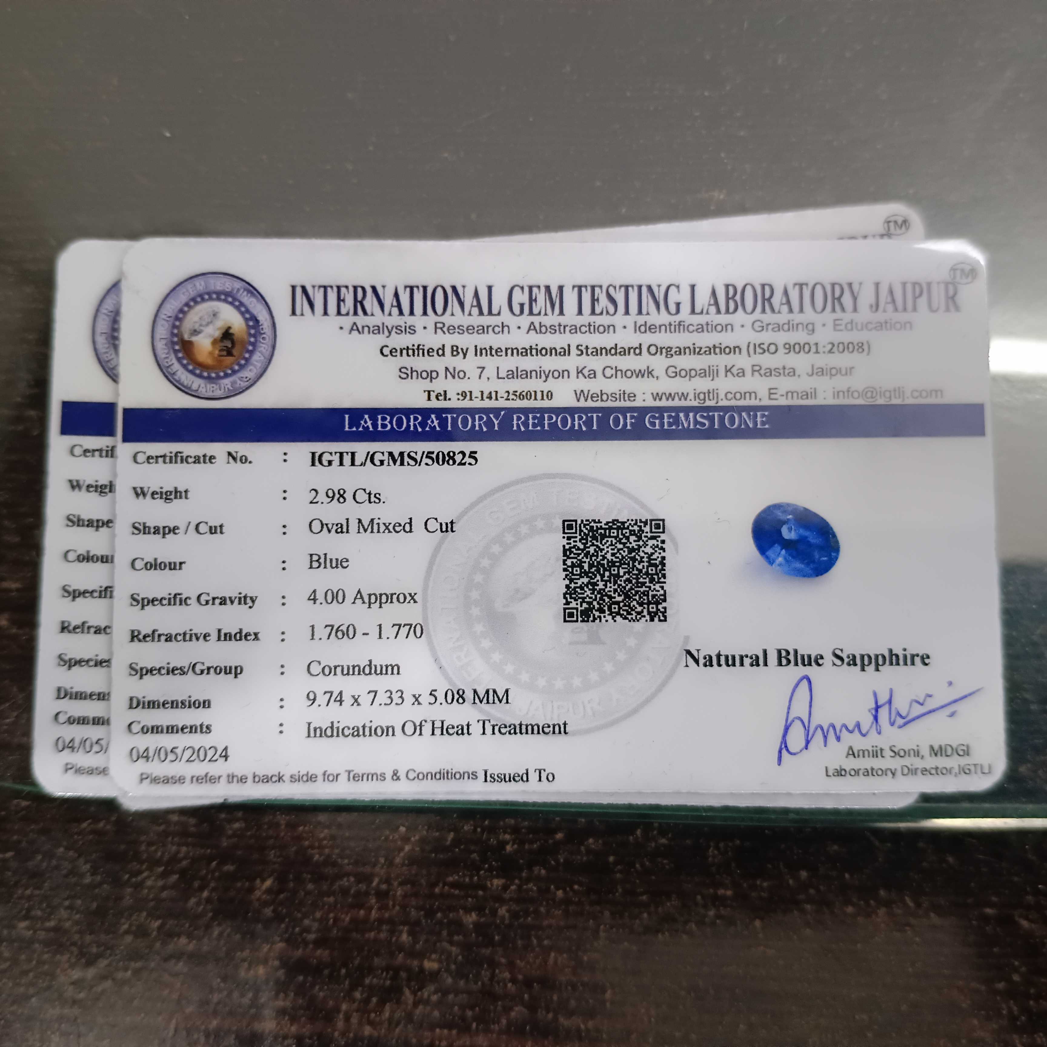 2.98ct IGI certified vivid cornflower blue oval Ceylon sapphire  gemstone