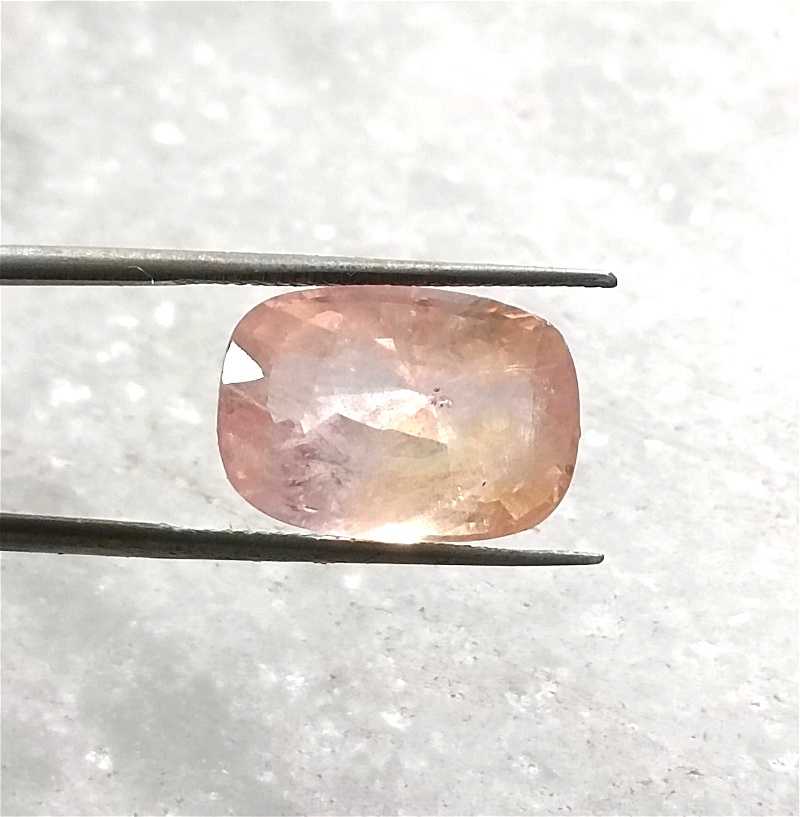 7.88ct IGI certified Unheated Ceylon padparadscha sapphire gemstone