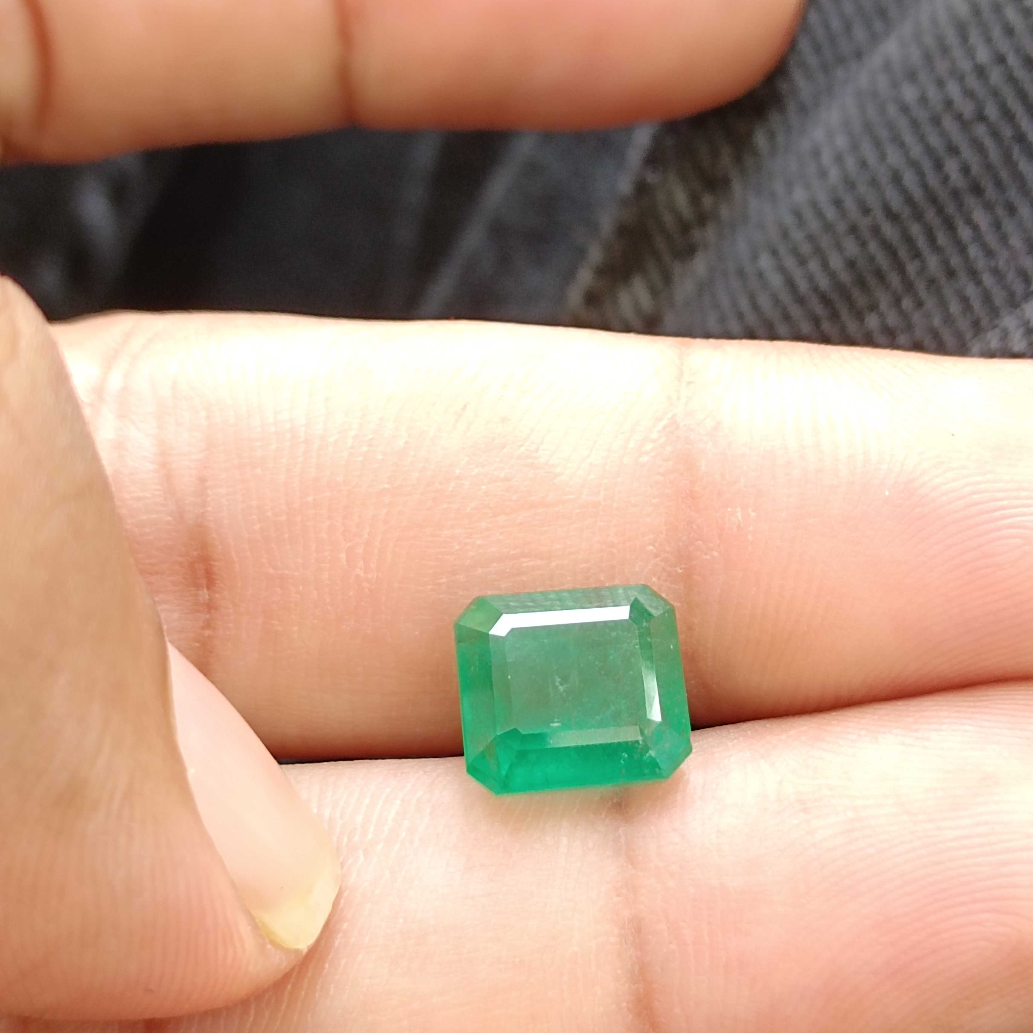 4.30ct GSI certified natural velvet medium green octagon emerald gem