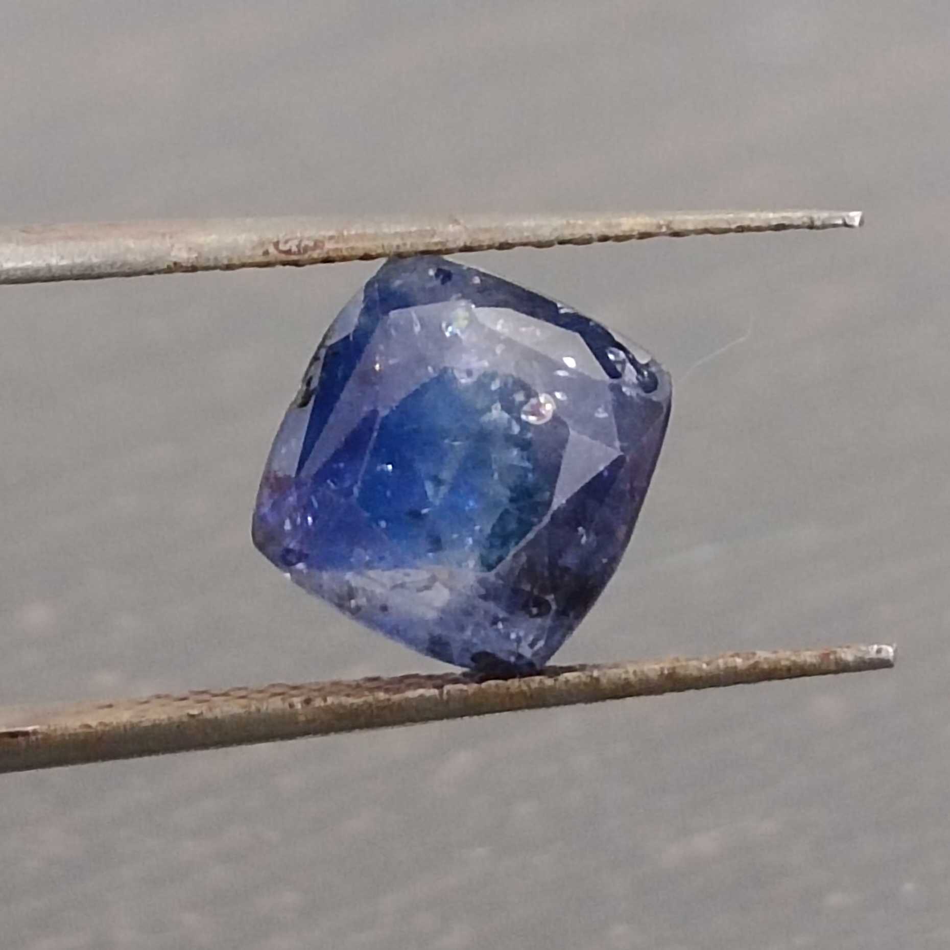 3.44ct AGR certified deep blue cushion cut sapphire gem H 