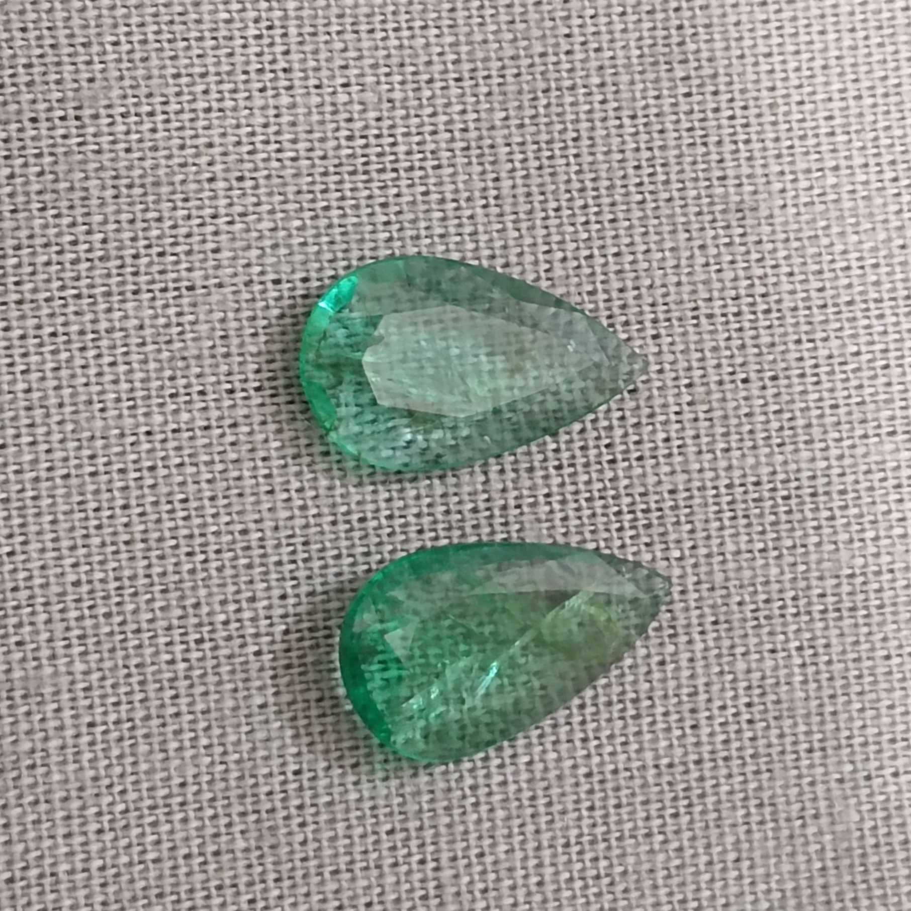 3.05cts glass green emerald gemstone pear cut pair /