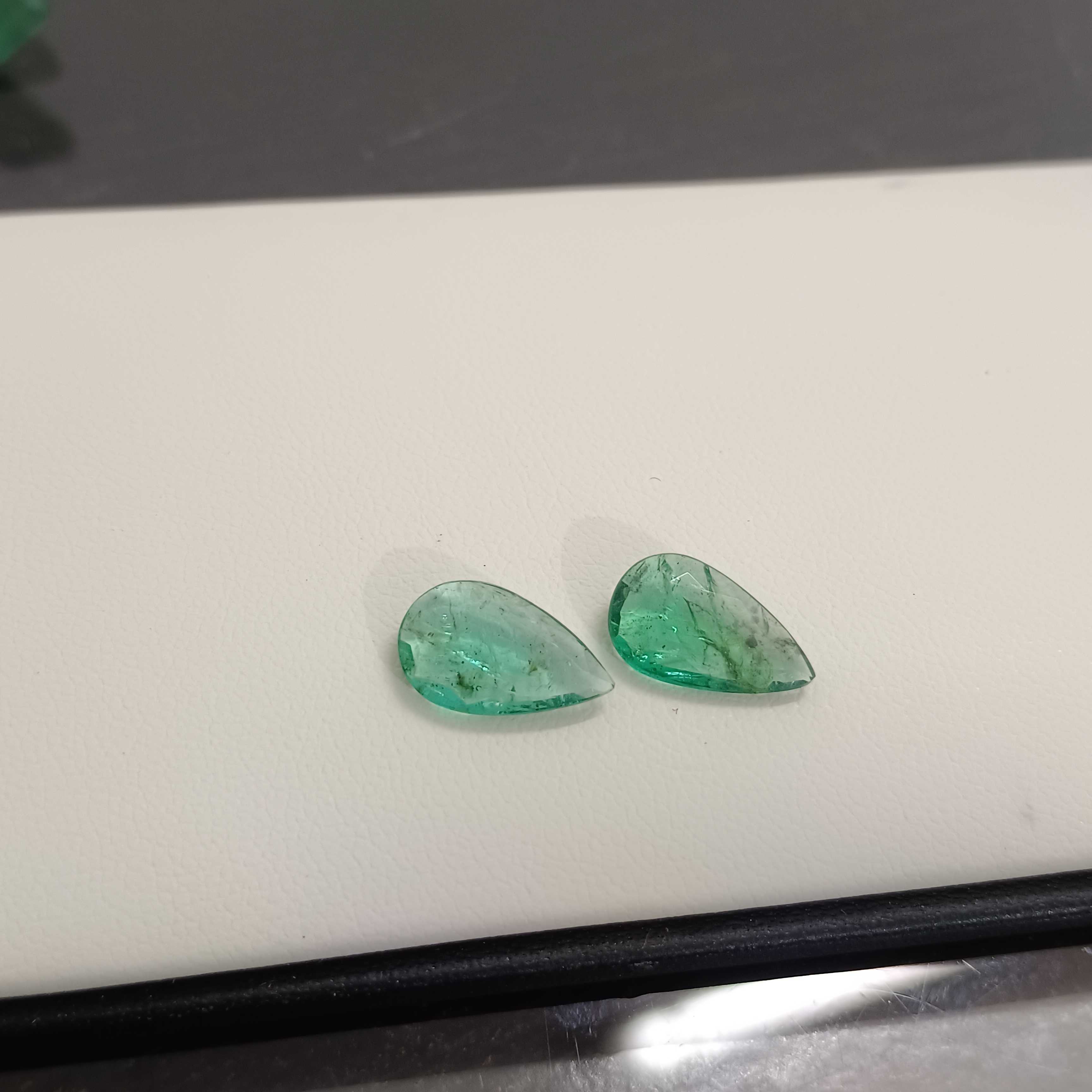3.05cts glass green emerald gemstone pear cut pair 
