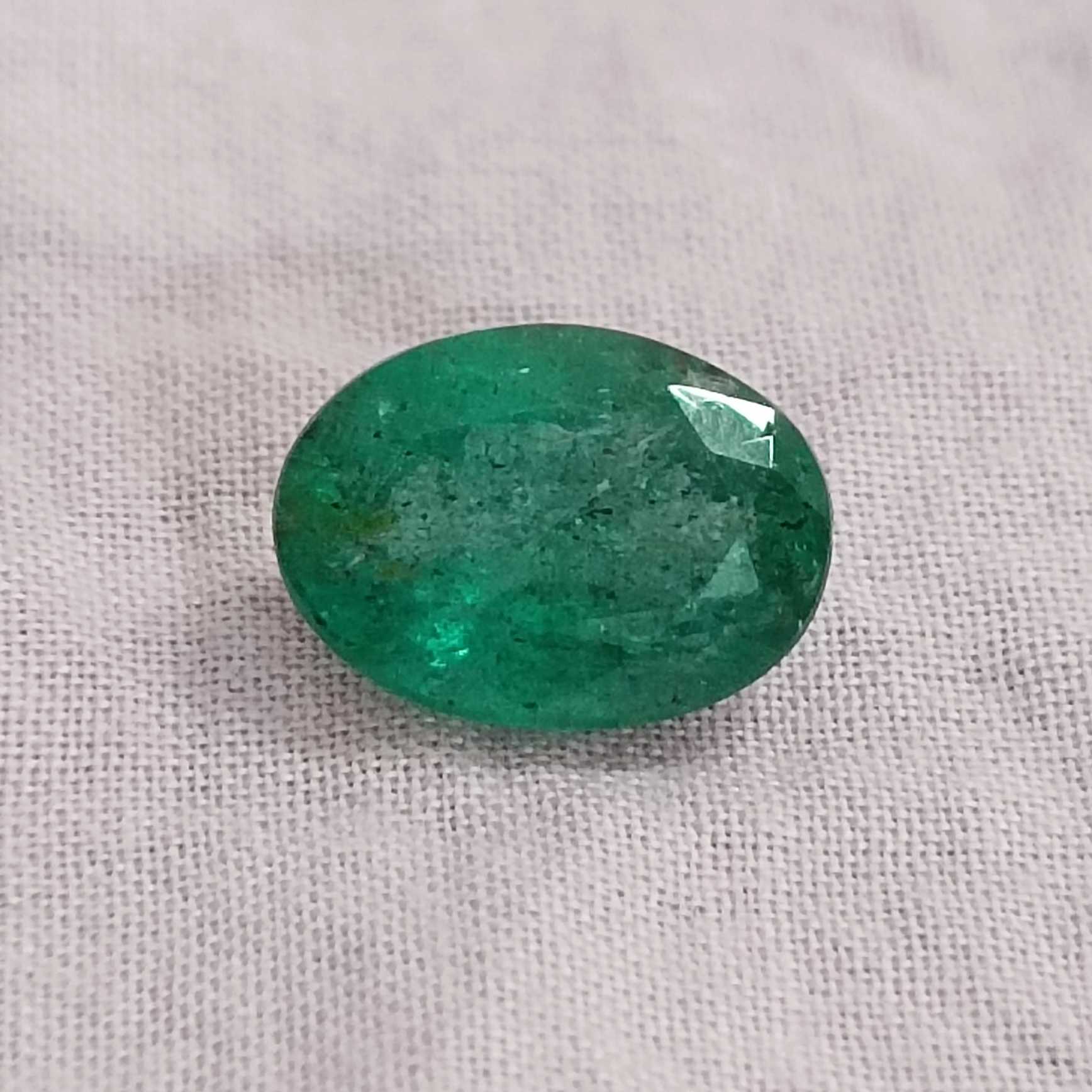 2.88cts bright very deep golden green oval cut Zambian emerald stone/