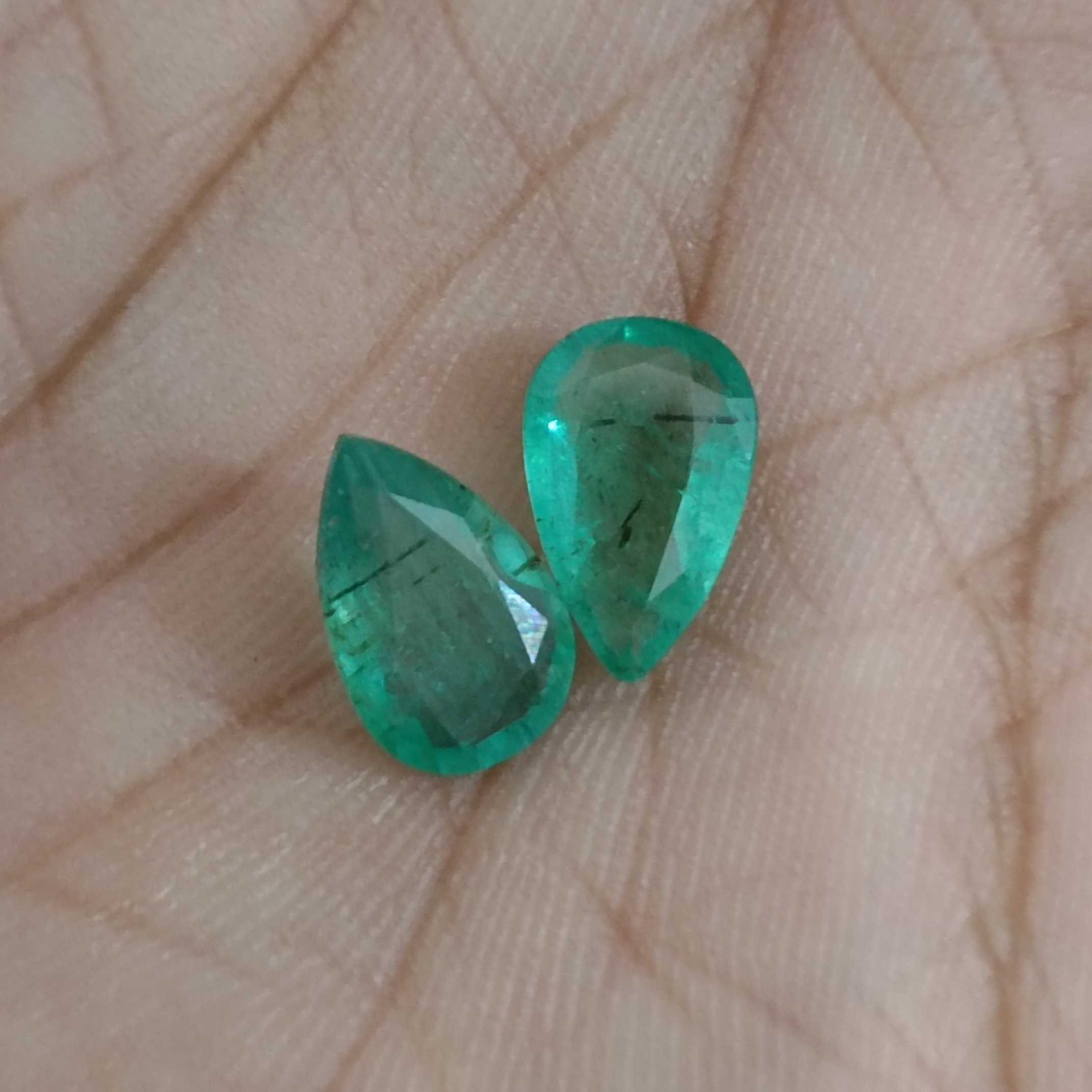 3.67ct natural medium green pear cut loose emerald pair 