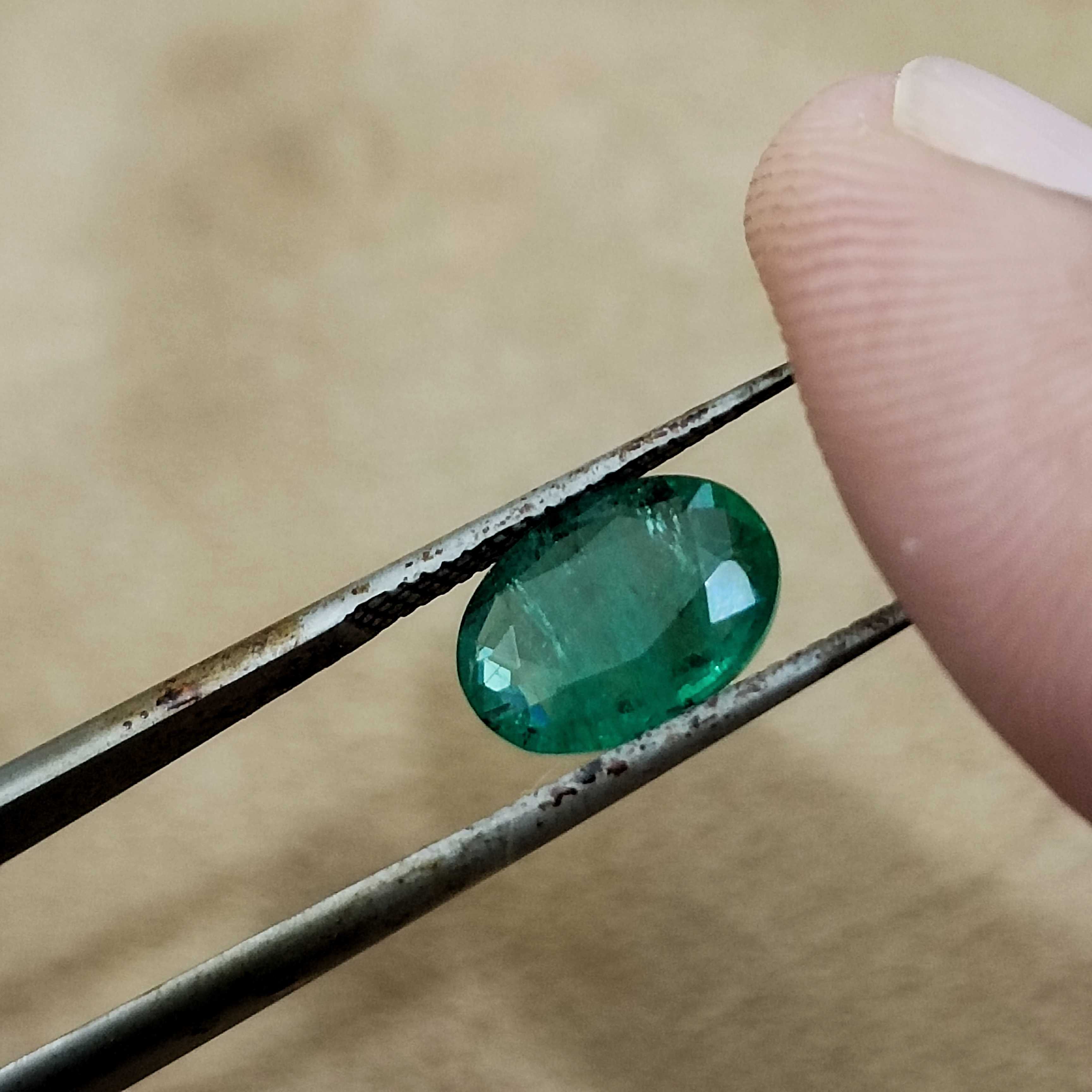 1.67ct (USA) certified deep pure green oval cut emerald gemstone 