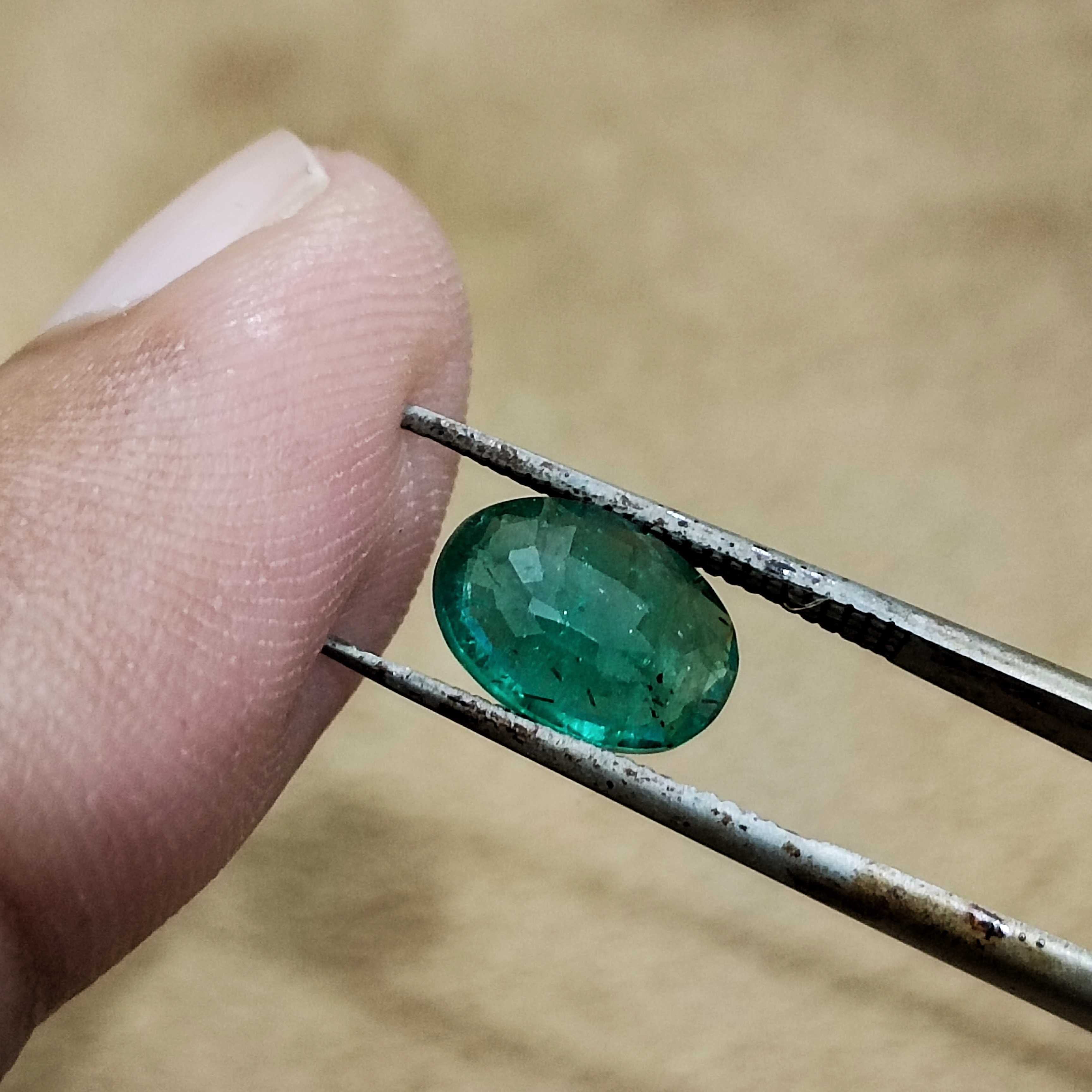 1.67ct (USA) certified deep pure green oval cut emerald gemstone 