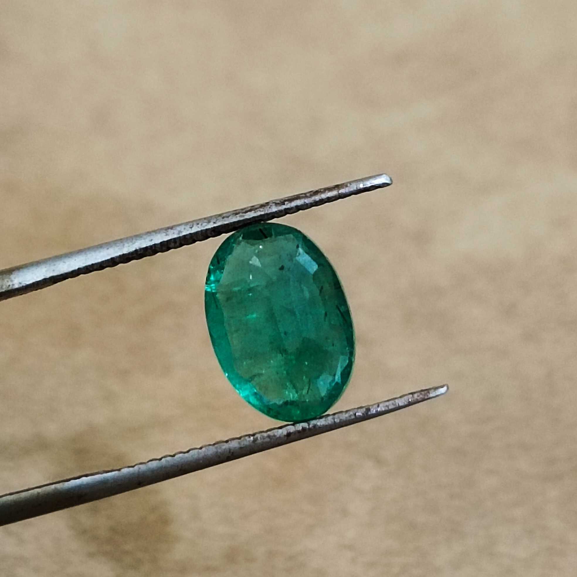 1.67ct (USA) certified deep pure green oval cut emerald gemstone 