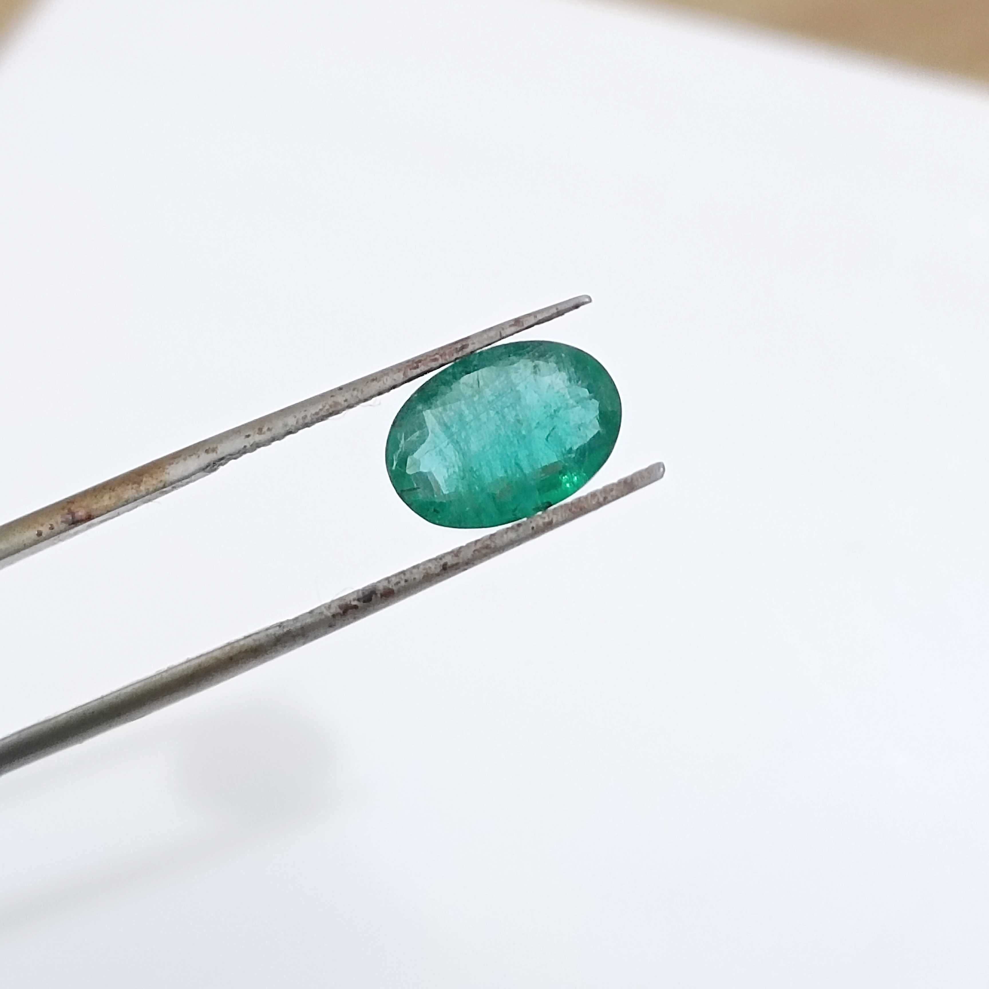 1.67ct (USA) certified deep pure green oval cut emerald gemstone 