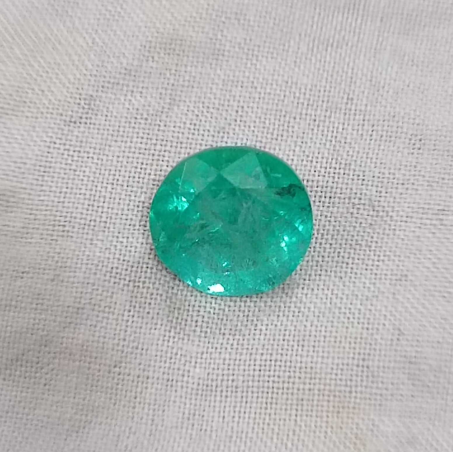 2.37ct GSI certified medium Colombian green round cut emerald 