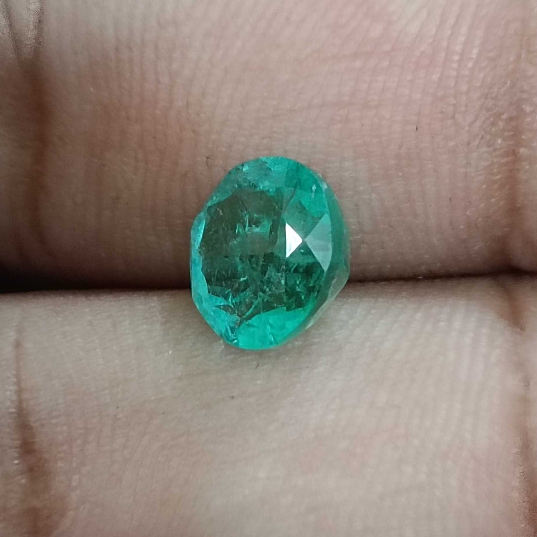 2.37ct GSI certified medium Colombian green round cut emerald 