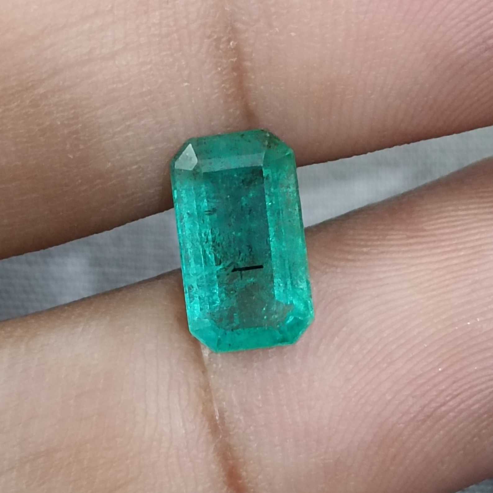 2.60ct medium light Colombian green octagon cut emerald gem/