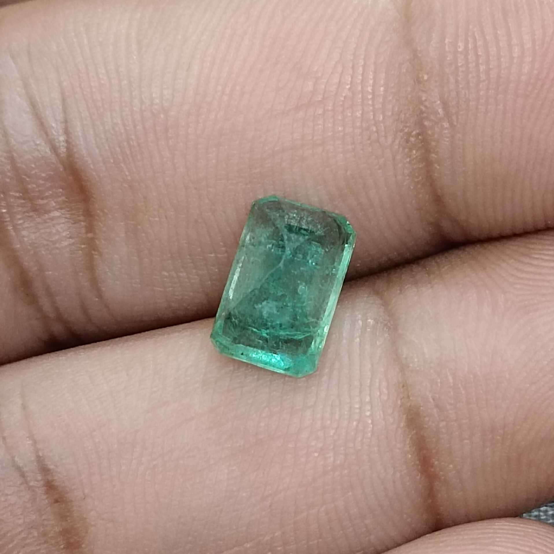 2.71cts non certified natural medium green octagon shaped emerald gem