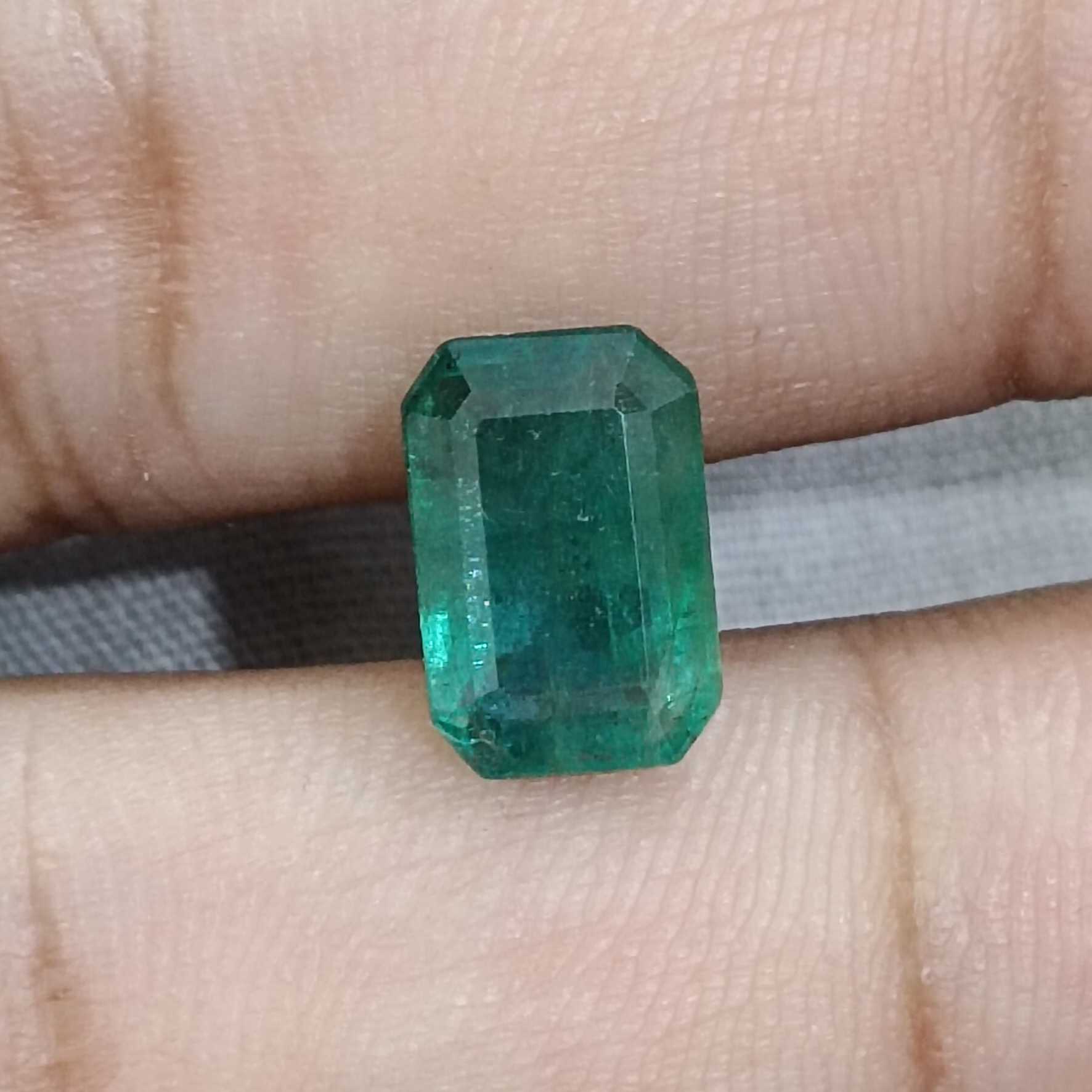 3.23ct GSI certified deep medium green Zambian emerald gemstone 