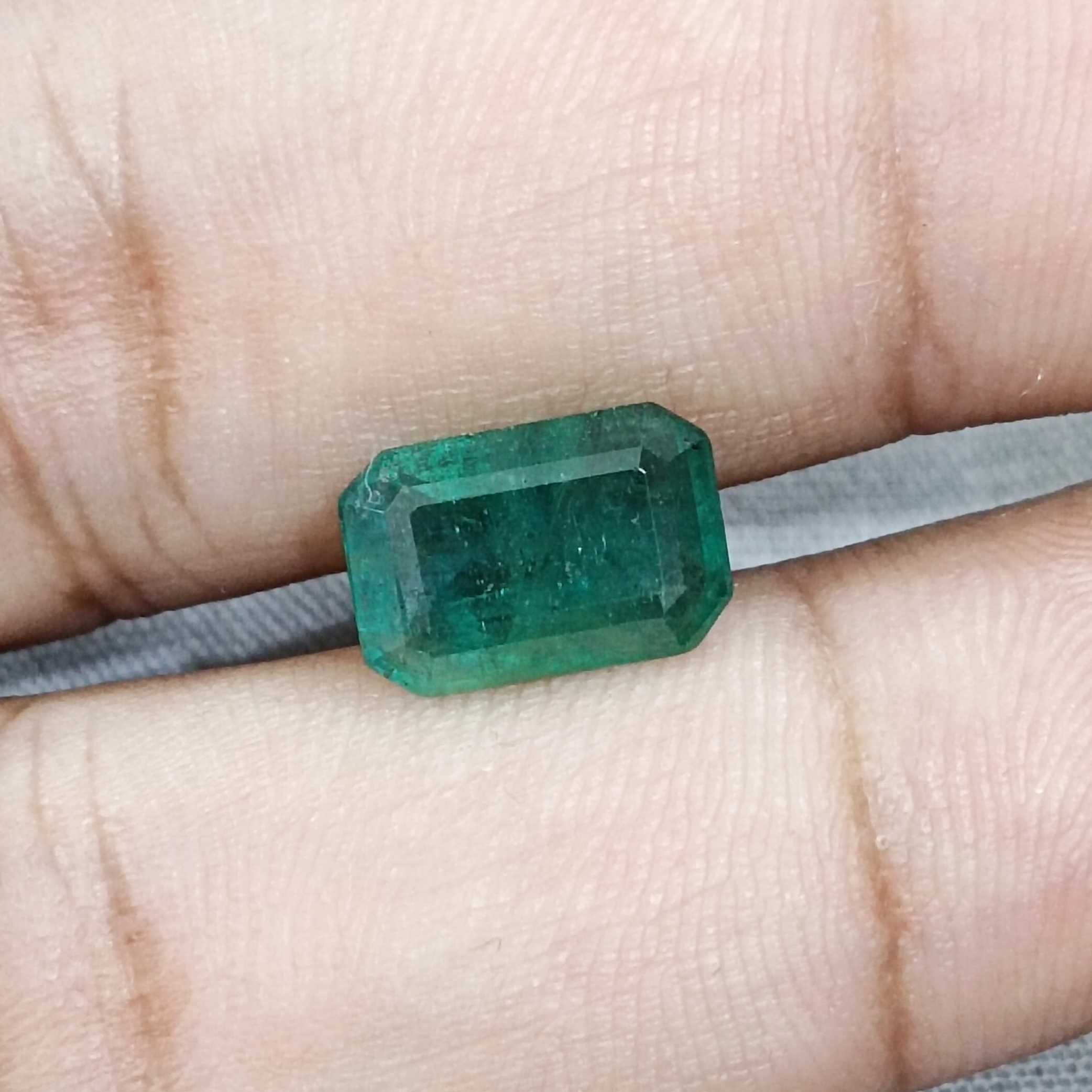 3.23ct GSI certified deep medium green Zambian emerald gemstone 