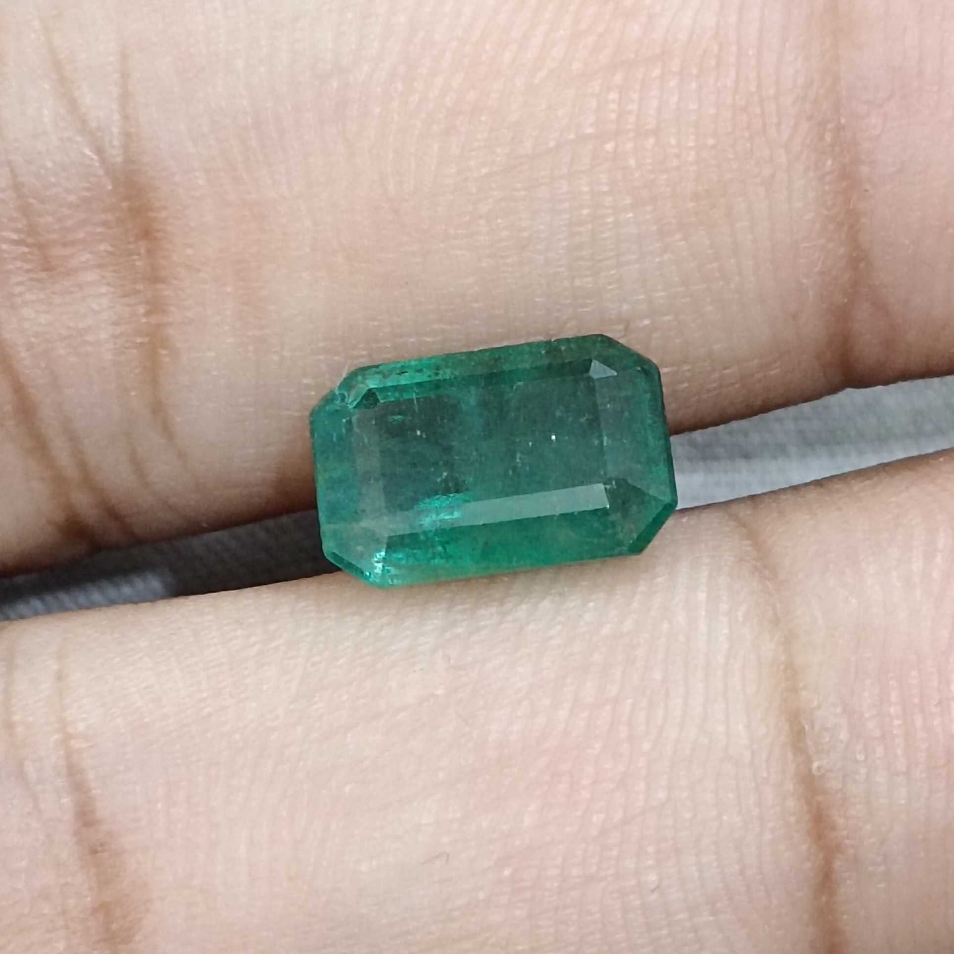 3.23ct GSI certified deep medium green Zambian emerald gemstone 