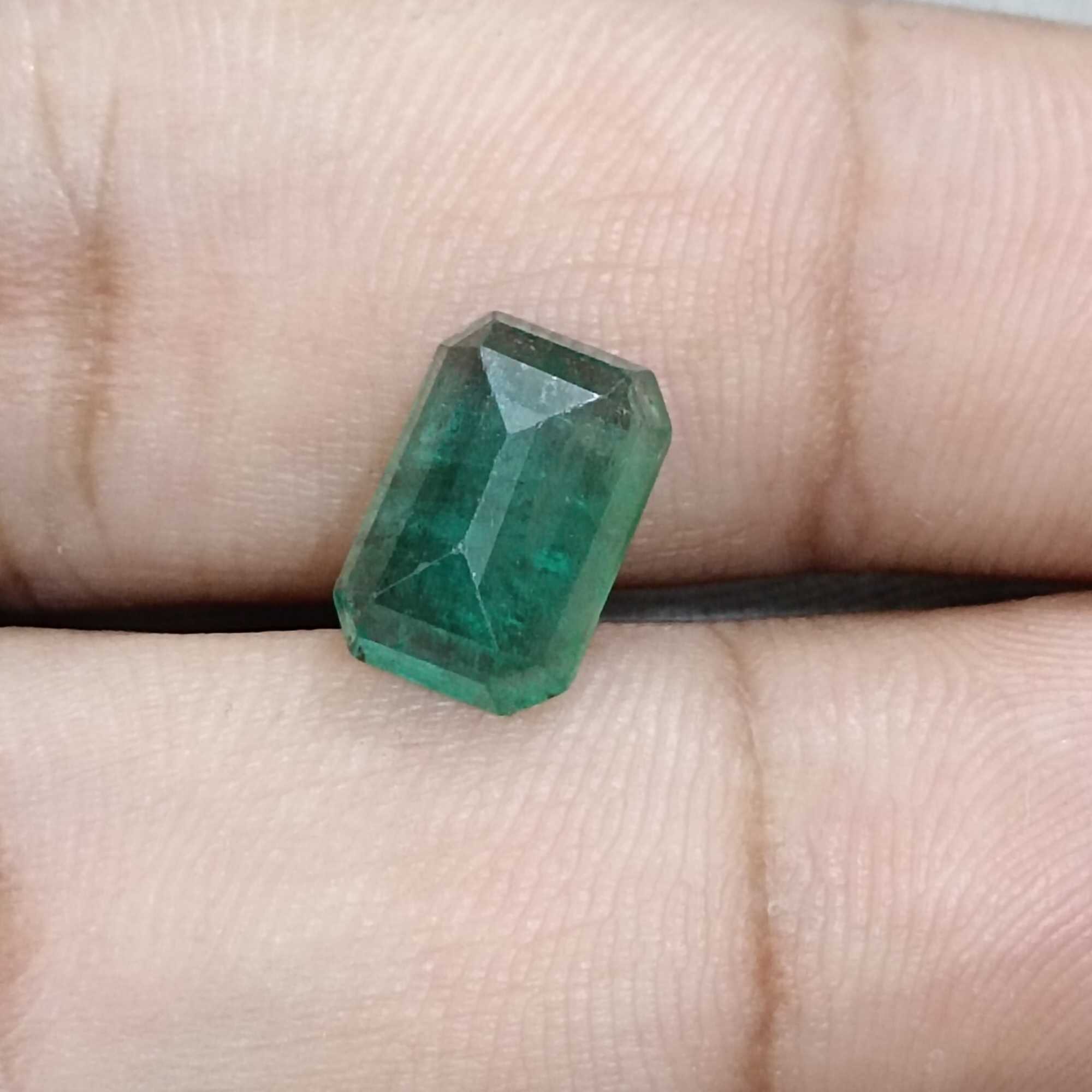 3.23ct GSI certified deep medium green Zambian emerald gemstone 