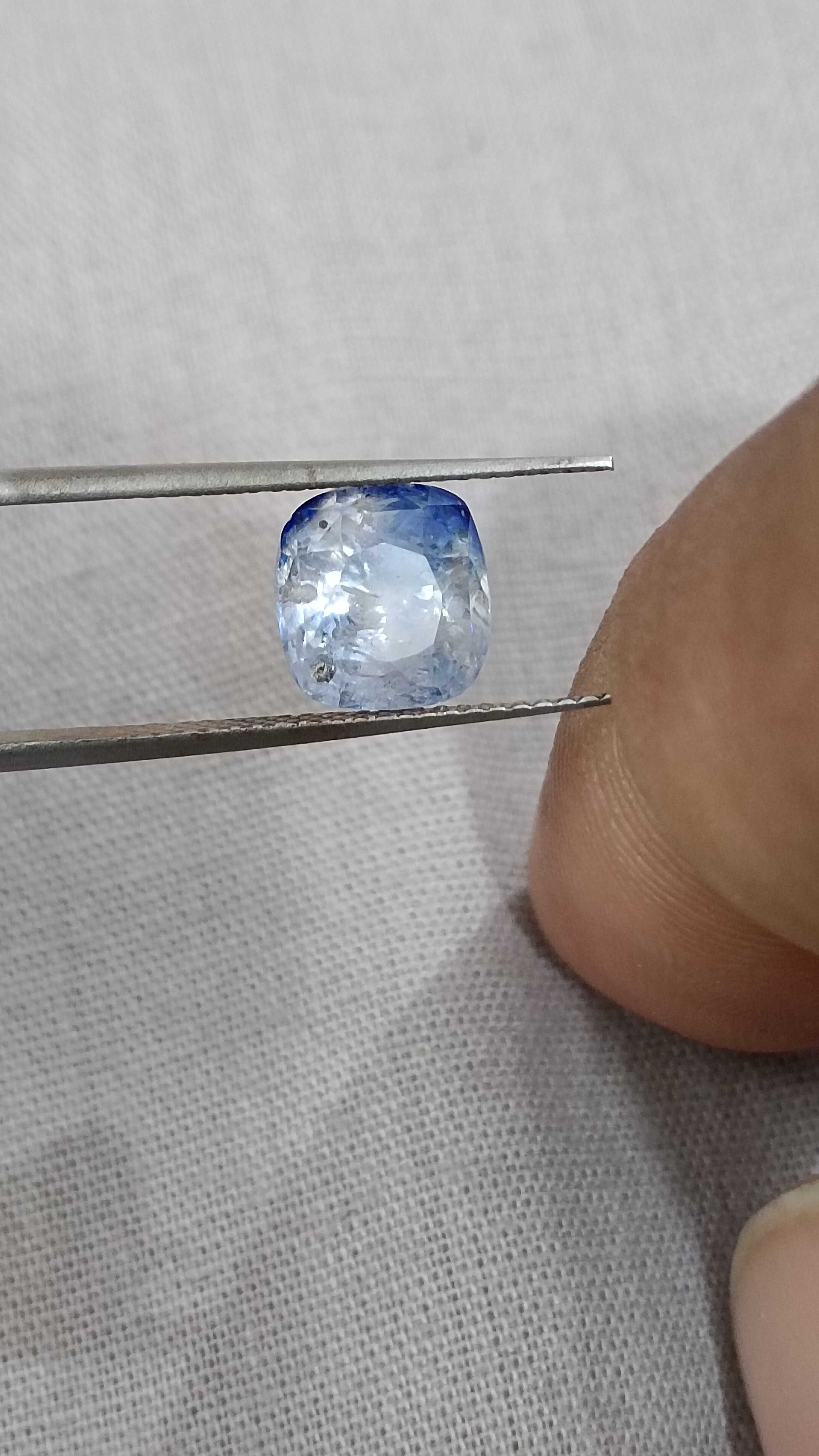3.58ct GSI certified Ceylone origin unheated bright blue sapphire gemstone
