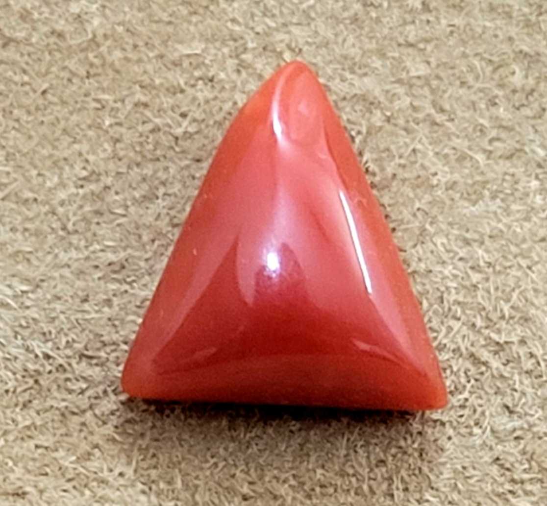 4.13ct (4.50 ratti) natural red triangle shape coral stone/