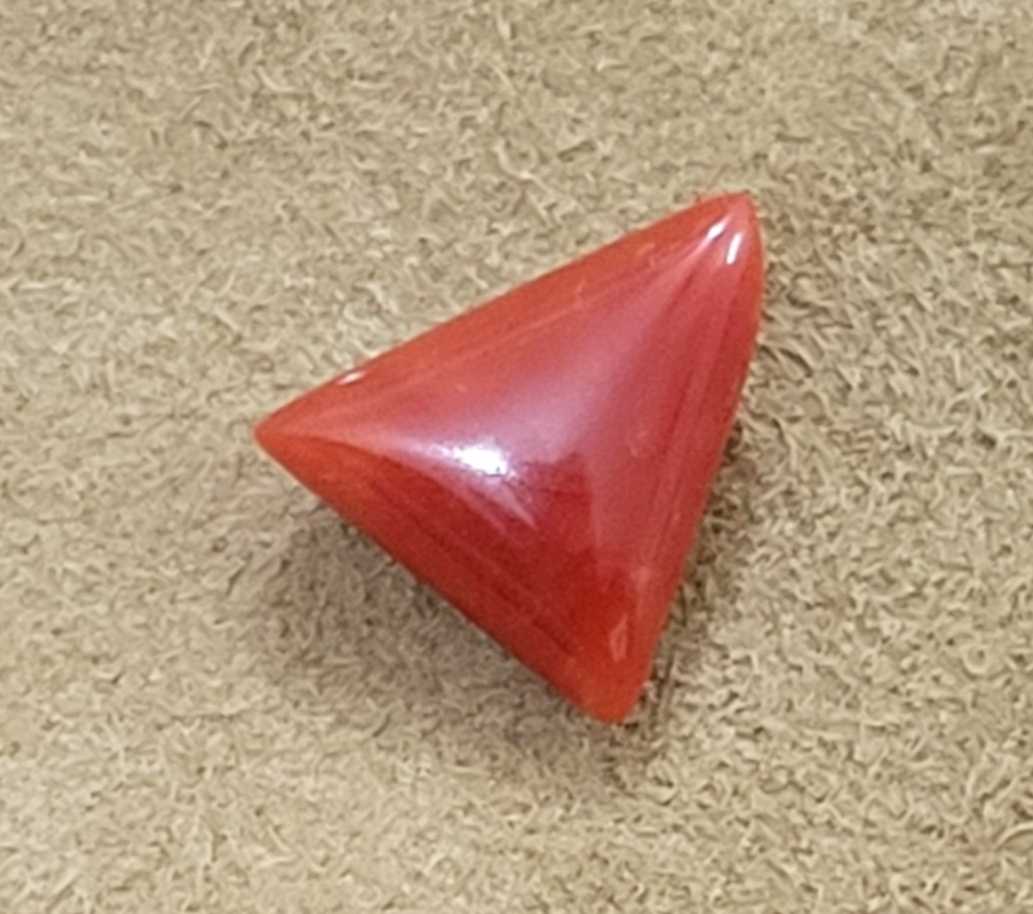 4.13ct (4.50 ratti) natural red triangle shape coral stone