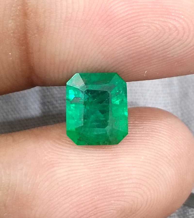 2.58cts GSI deep natural vivid green octagon cut emerald cut and polished stone 
