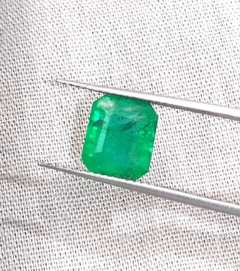 2.58cts GSI deep natural vivid green octagon cut emerald cut and polished stone 
