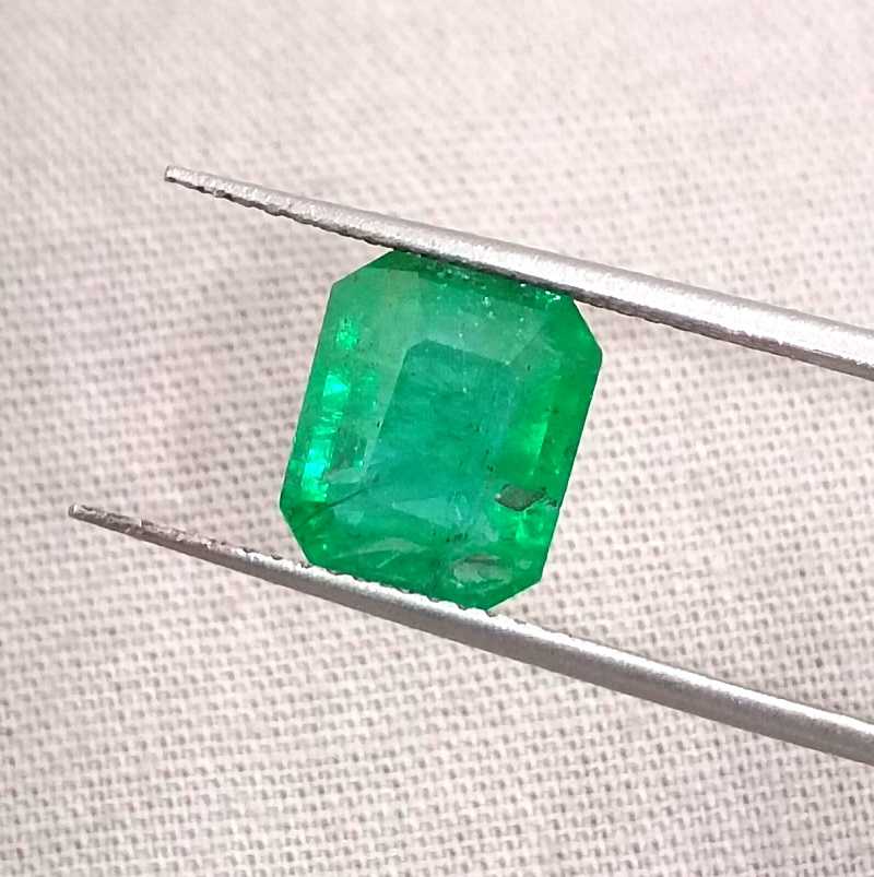 2.58cts GSI deep natural vivid green octagon cut emerald cut and polished stone 