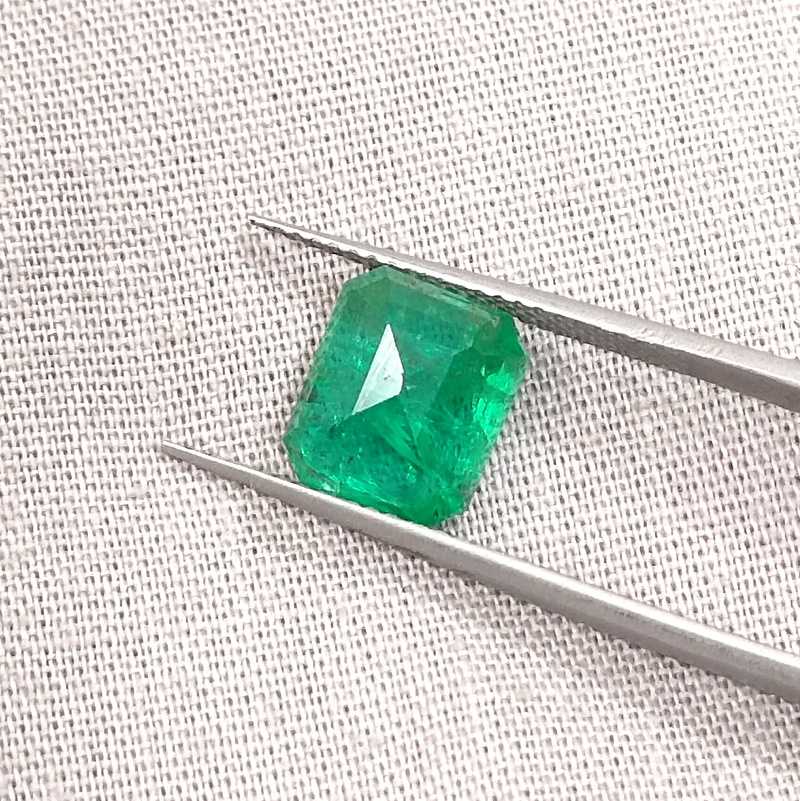 2.58cts GSI deep natural vivid green octagon cut emerald cut and polished stone 