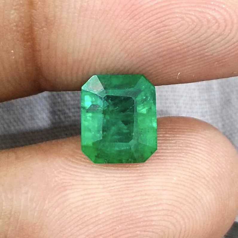 2.58cts GSI deep natural vivid green octagon cut emerald cut and polished stone /