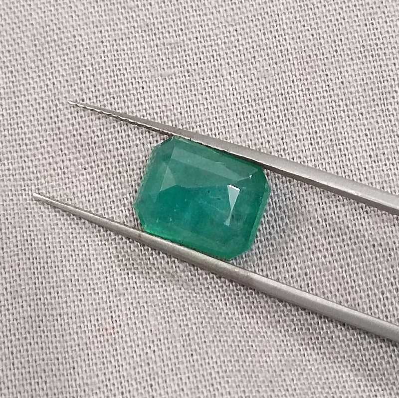 4.44ct certified medium green big size emerald cut emerald gem