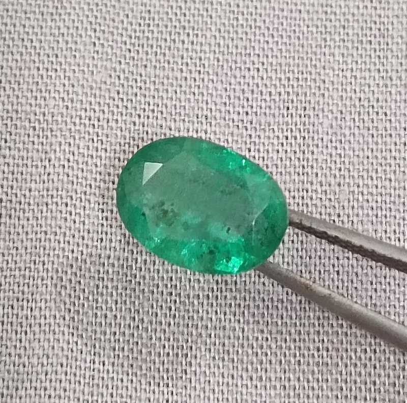 2.43ct GSI certified medium green oval cut Swat emerald gemstone 