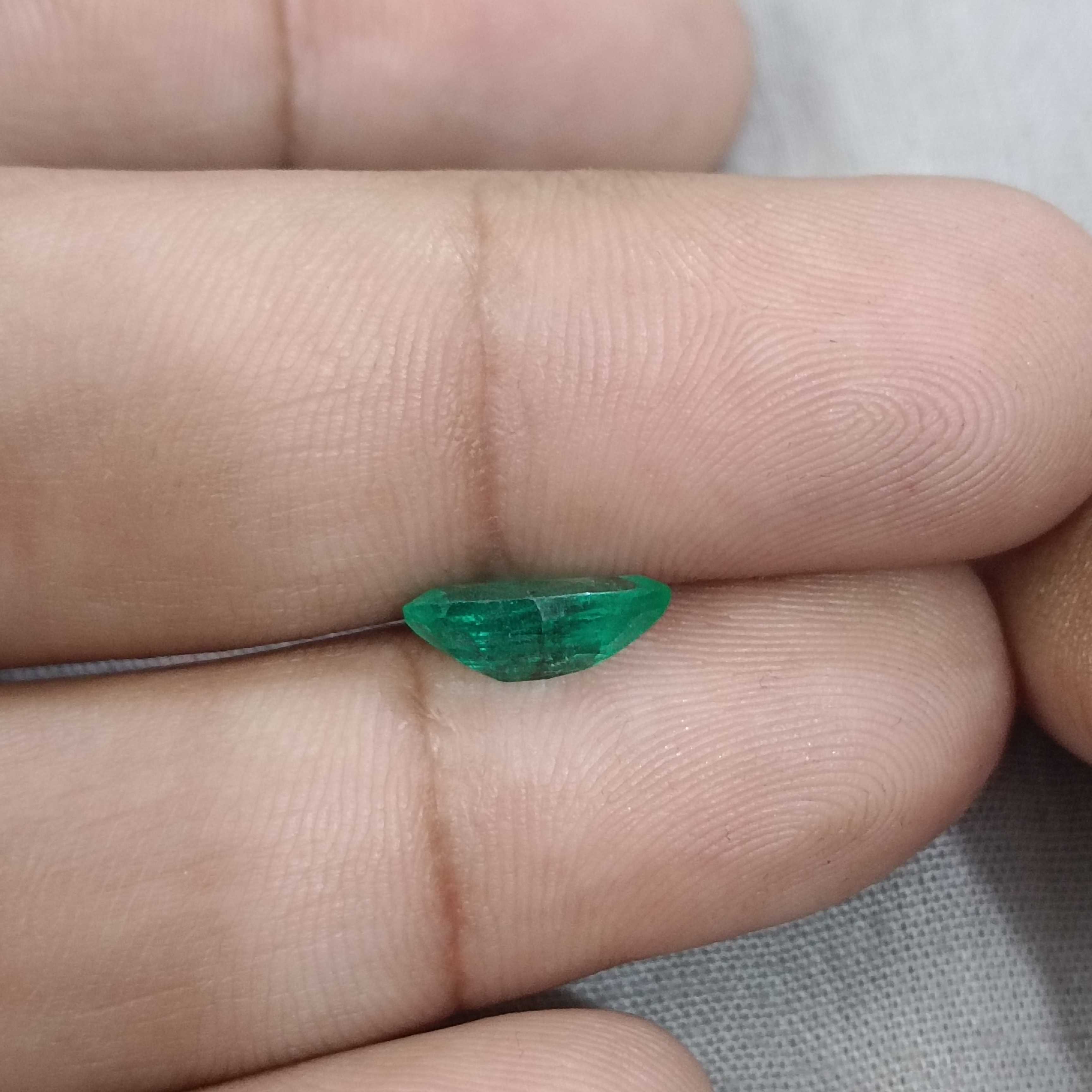 1.81ct medium deep bright golden green pear shape Colombian emerald gemstone 