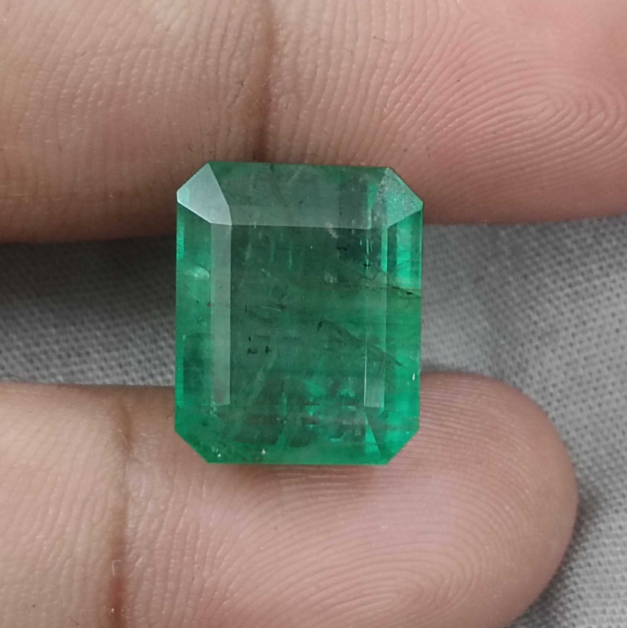13.80cts AGR certified medium kelly green octagon cut emerald gemstone /