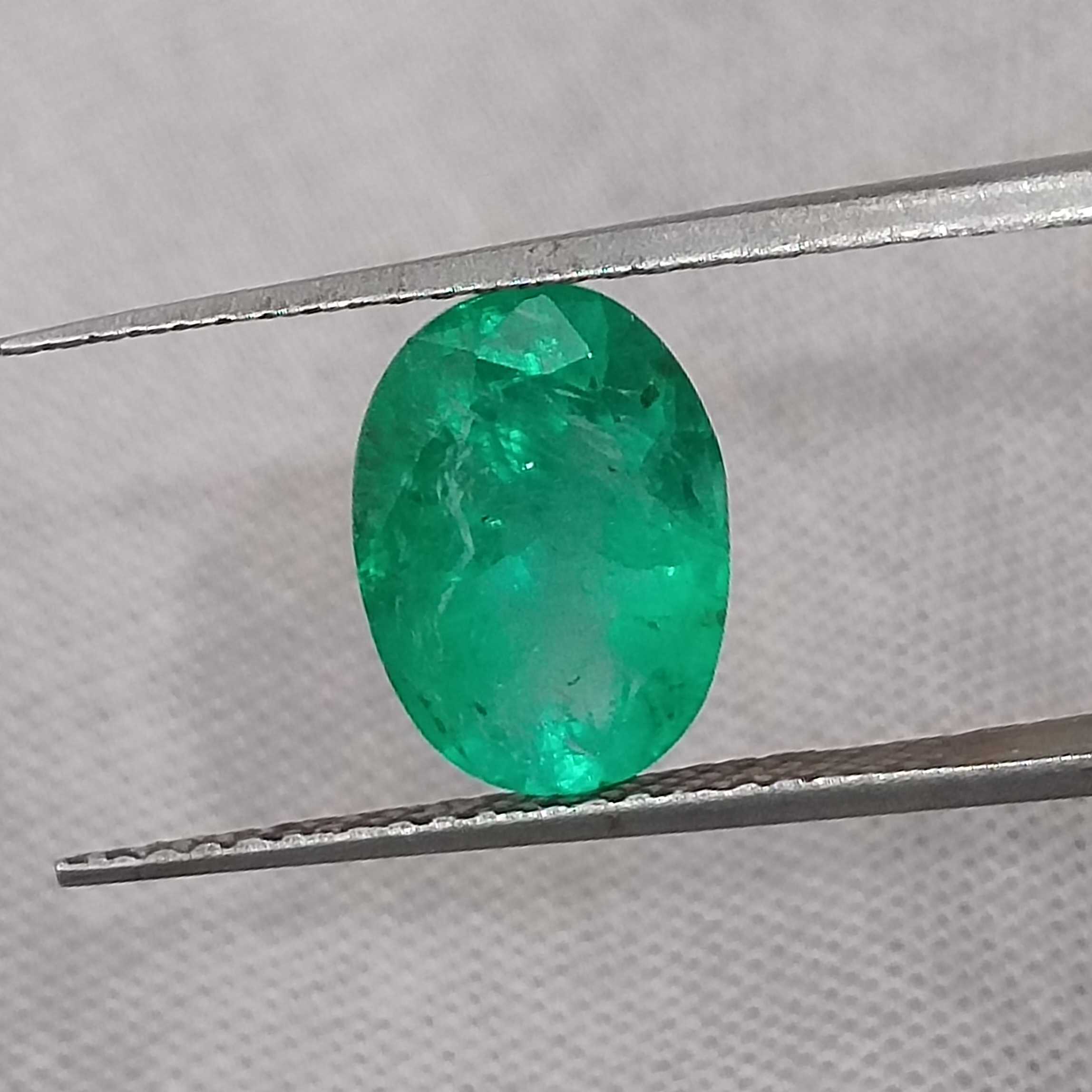 1.85cts certified medium vivid green oval cut Swat emerald gem/