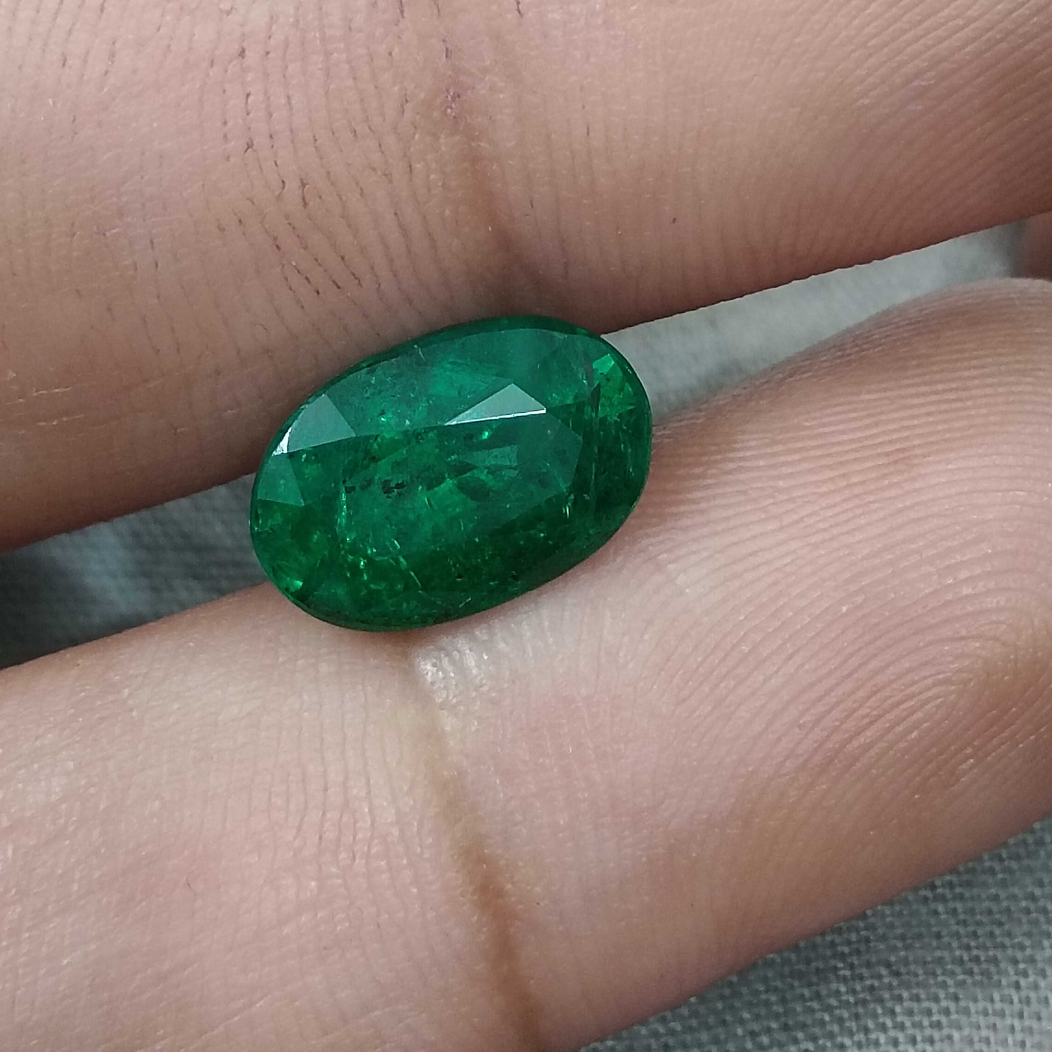 3.99ct IGI Certified Oval Vivid Green Color Emerald Gemstone