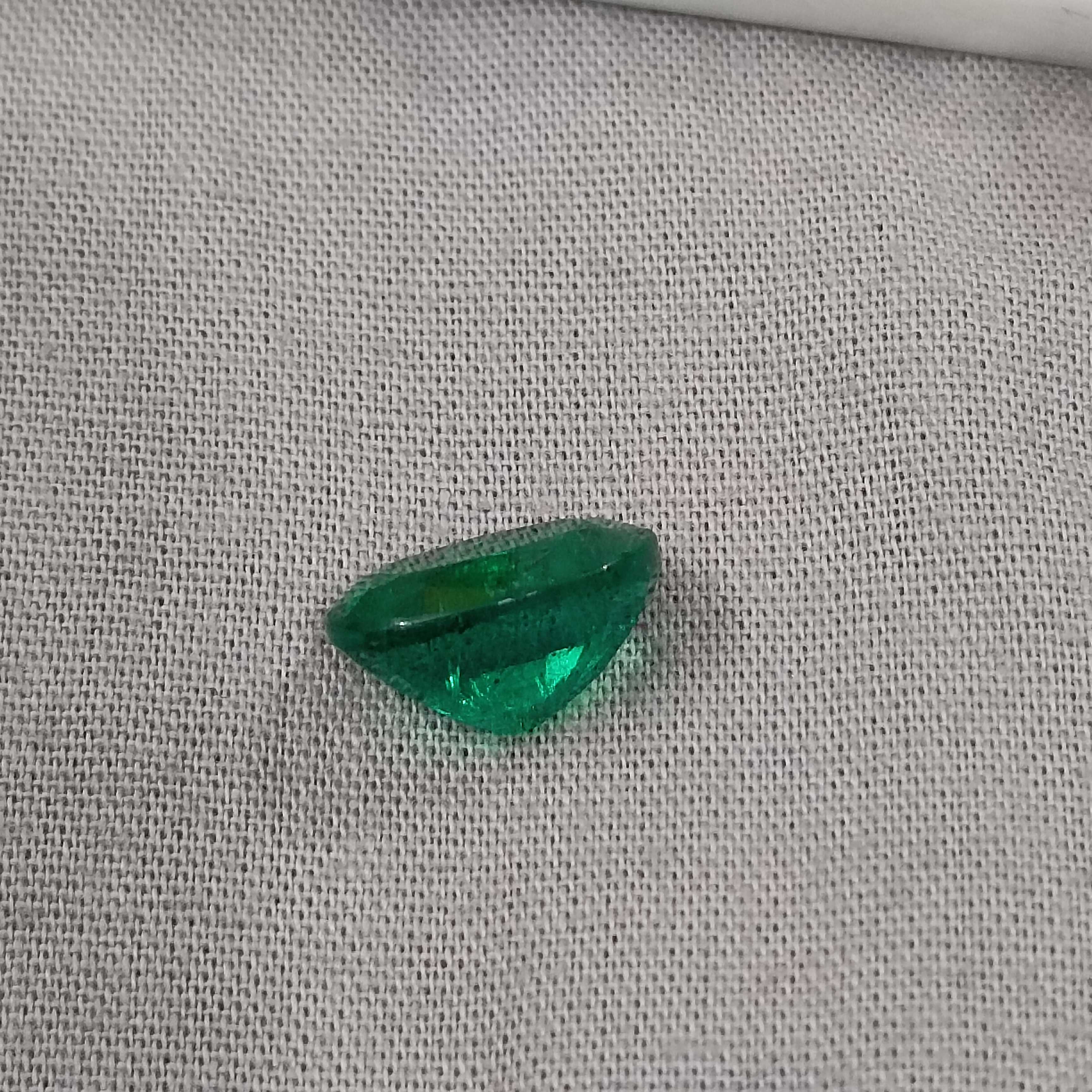 3.99ct IGI Certified Oval Vivid Green Color Emerald Gemstone