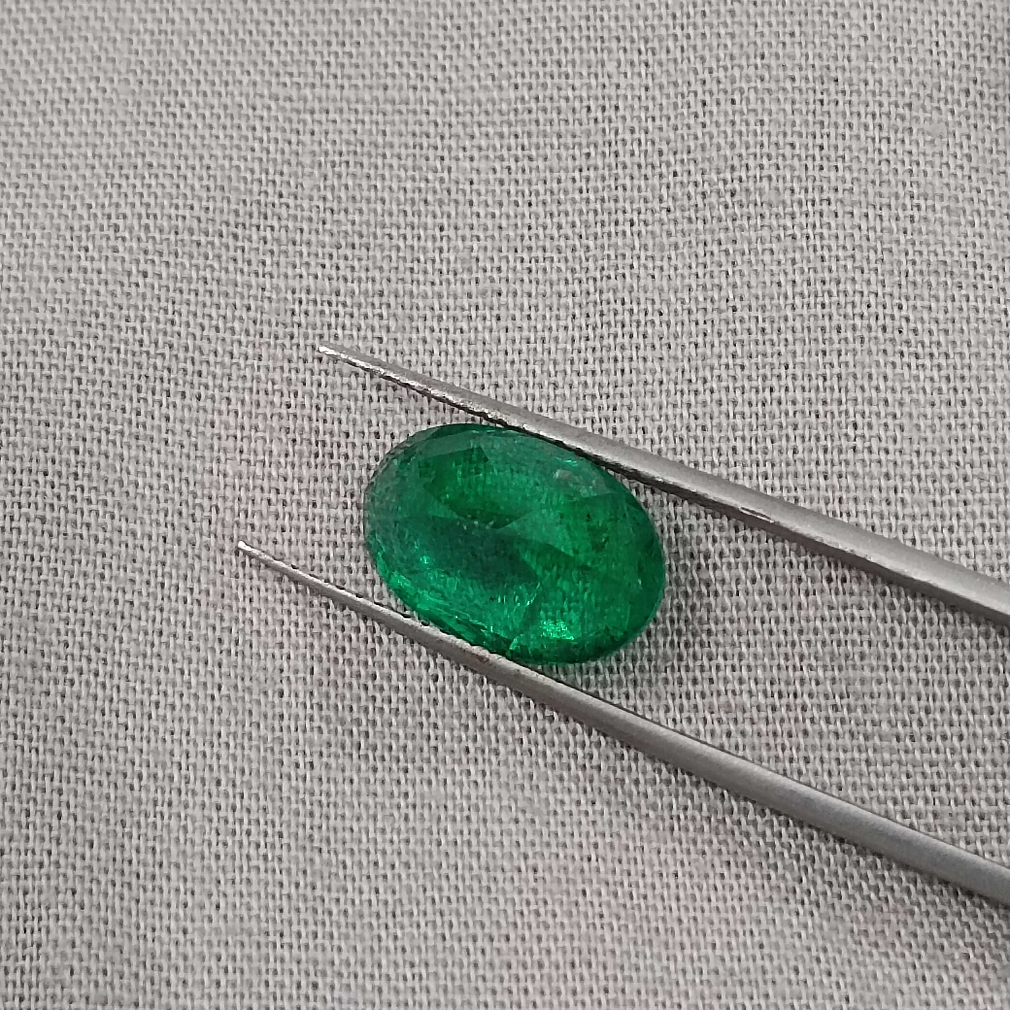 3.99ct IGI Certified Oval Vivid Green Color Emerald Gemstone