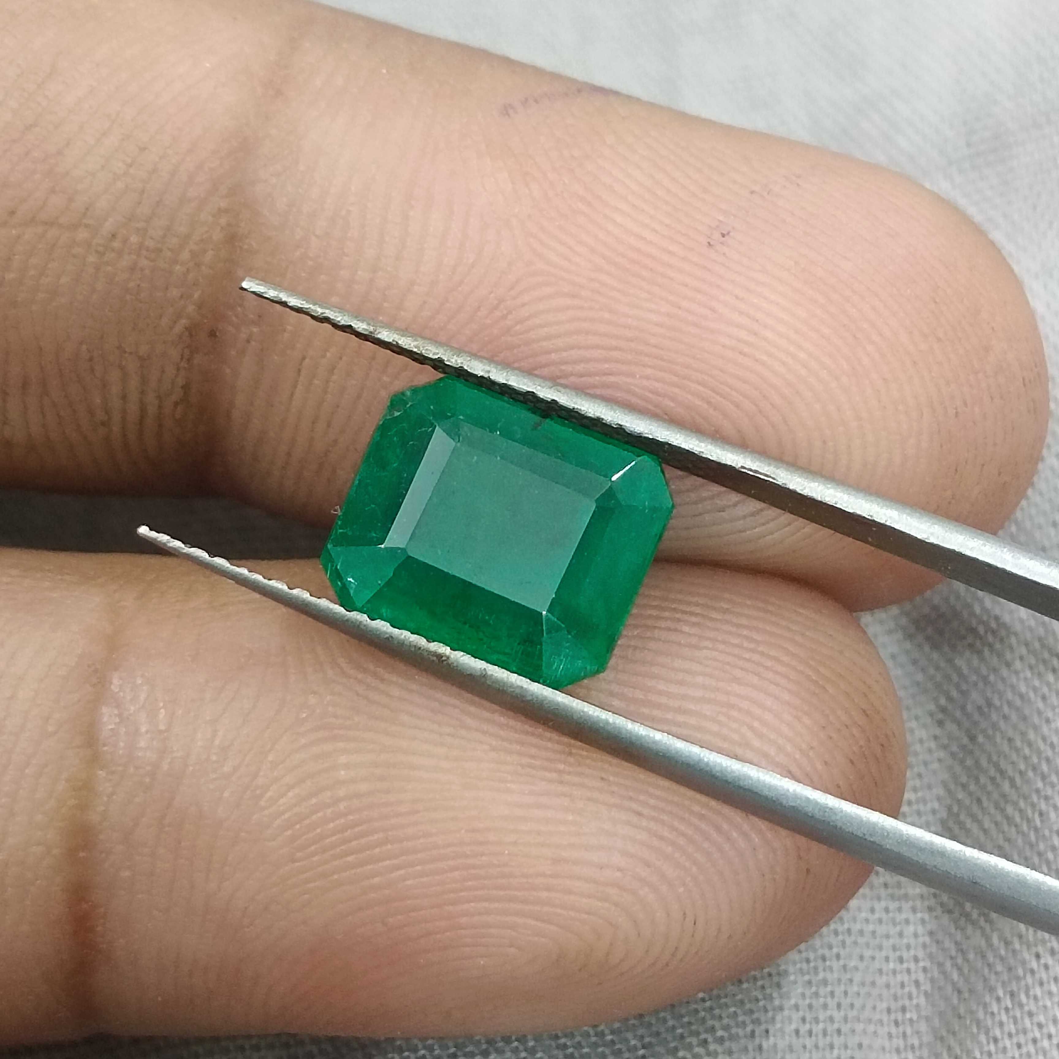 4.64cts certified pure medium green octagon cut emerald gem