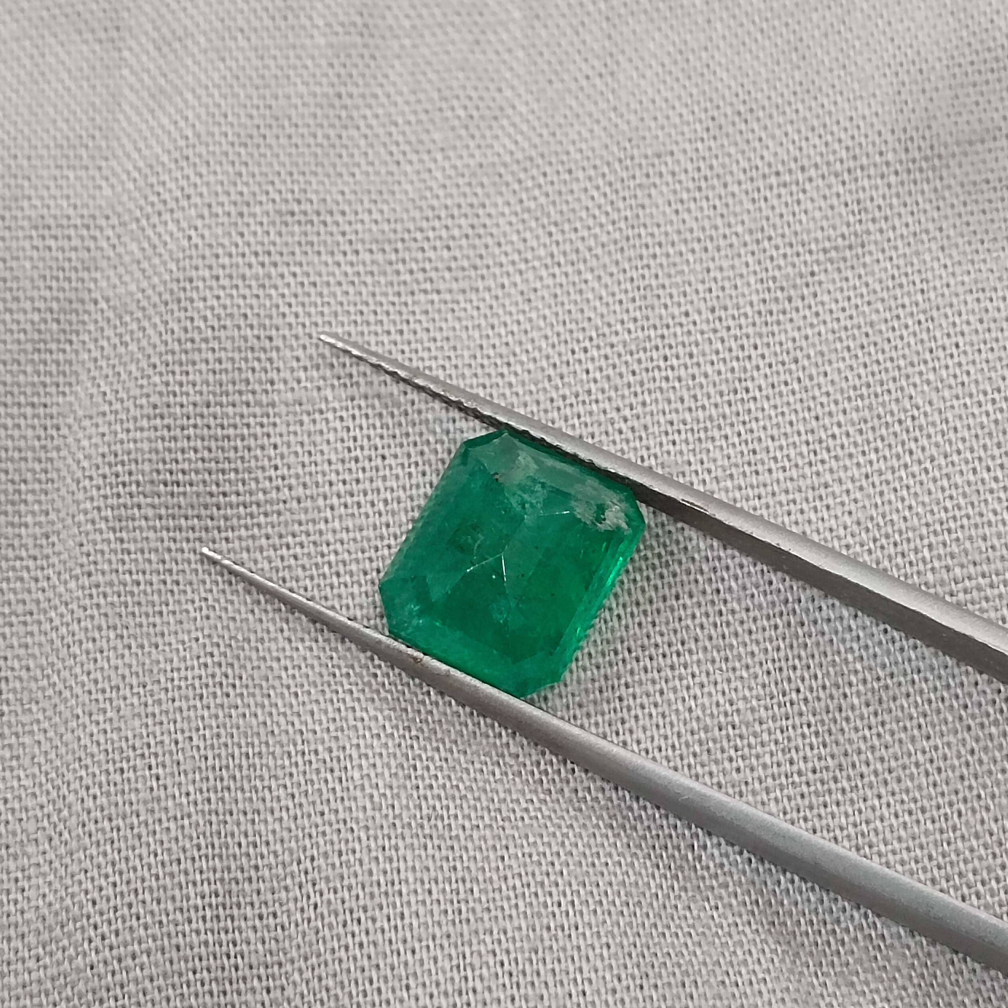 4.64cts certified pure medium green octagon cut emerald gem