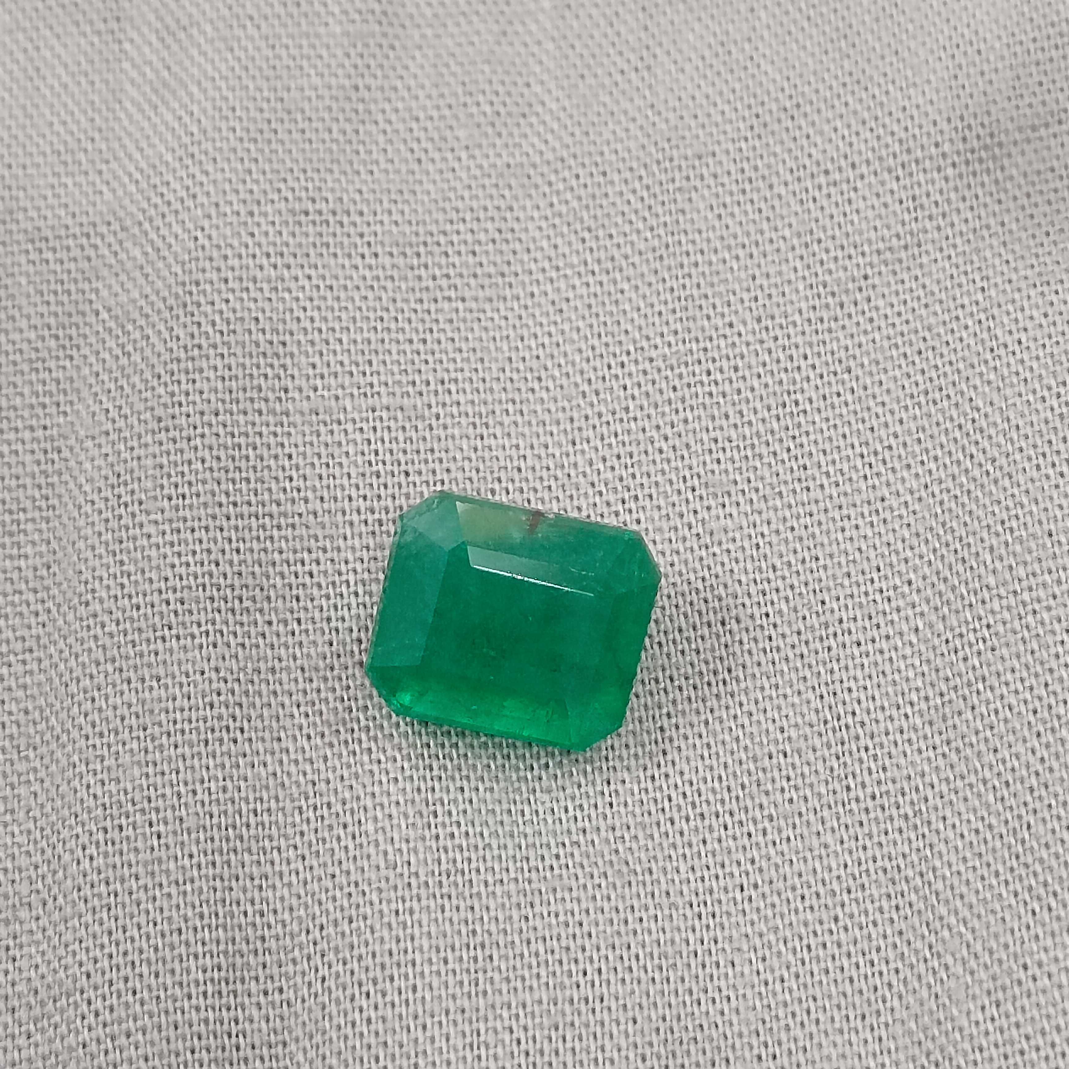 4.64cts certified pure medium green octagon cut emerald gem