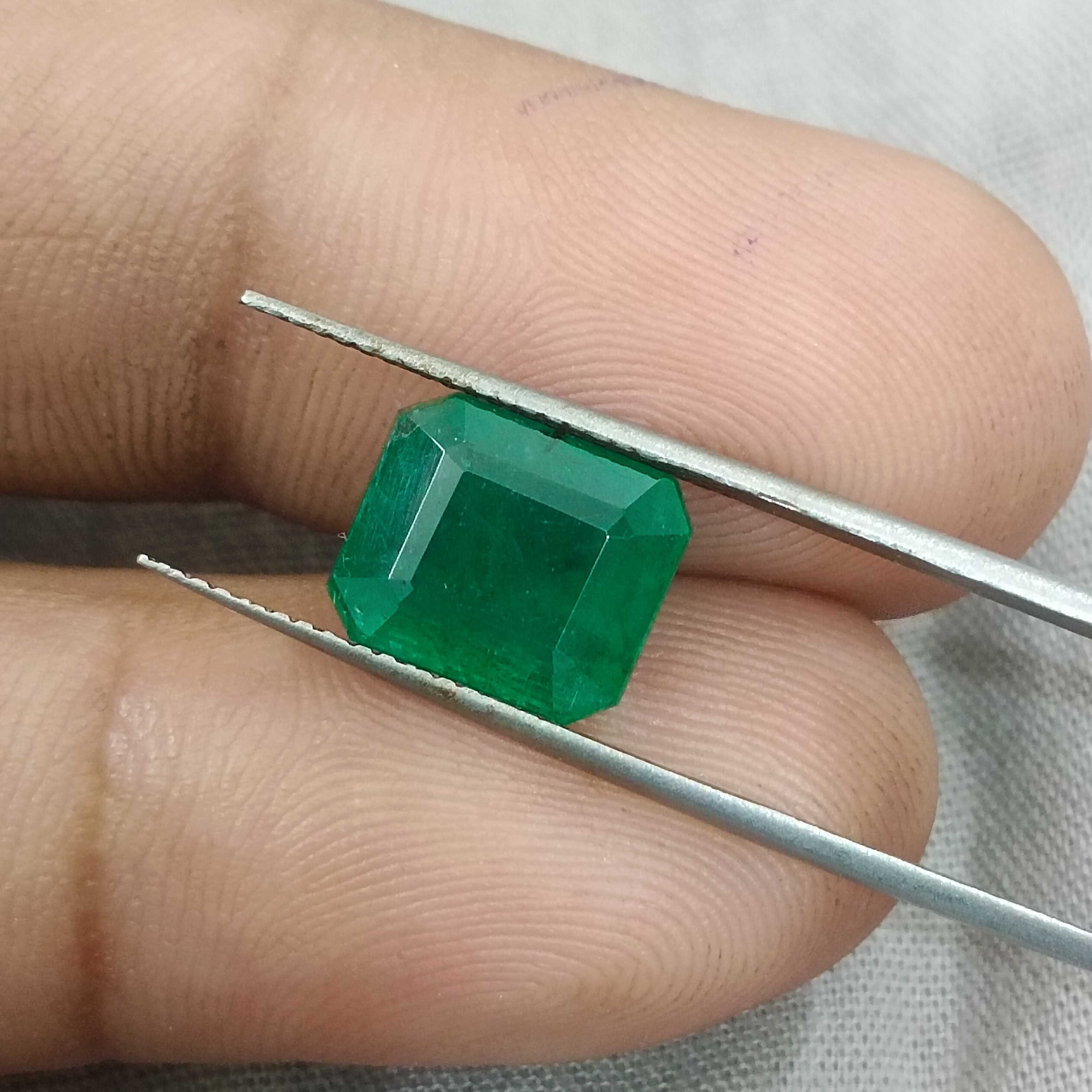 4.64cts certified pure medium green octagon cut emerald gem