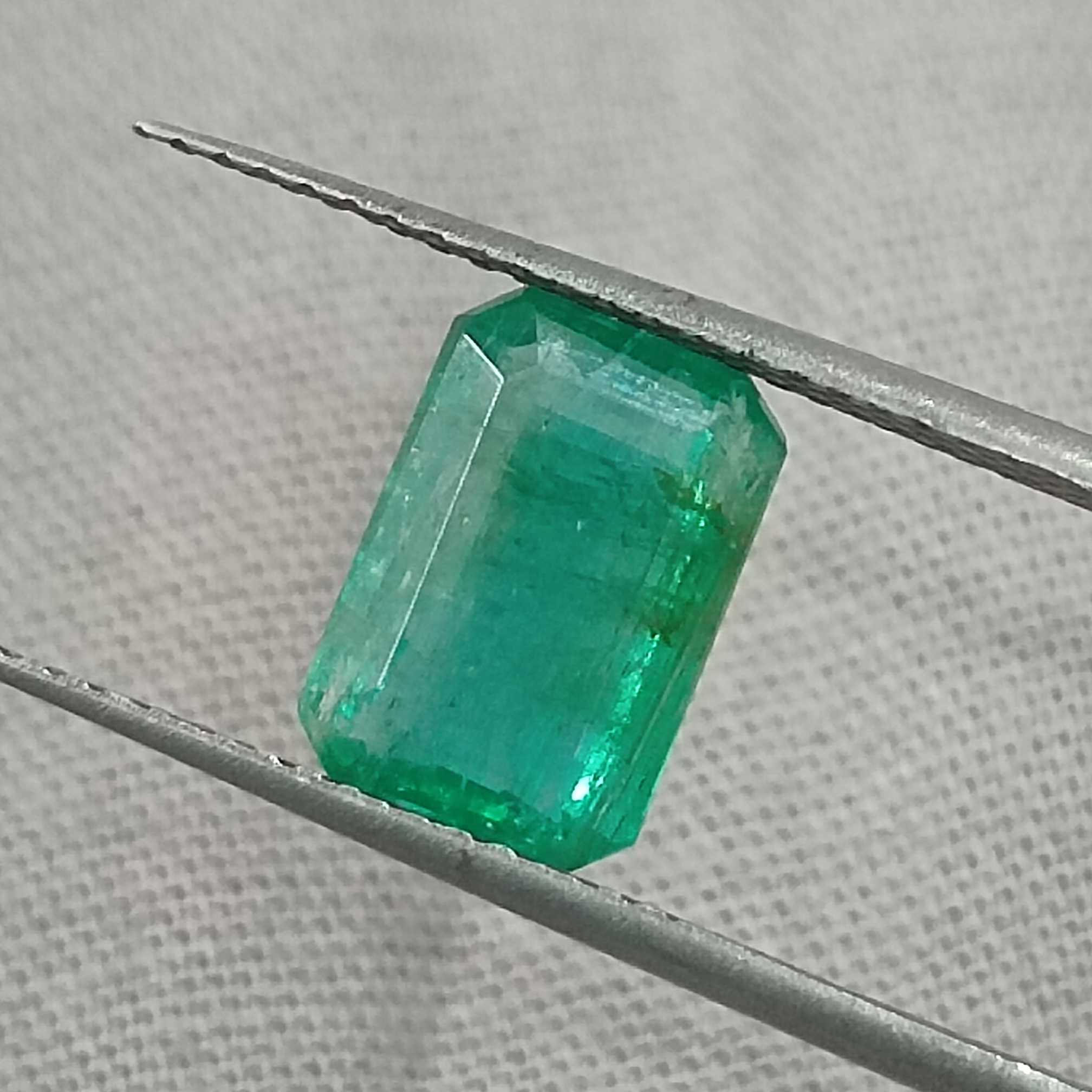 1.97cts spring green colour octagon cut emerald /