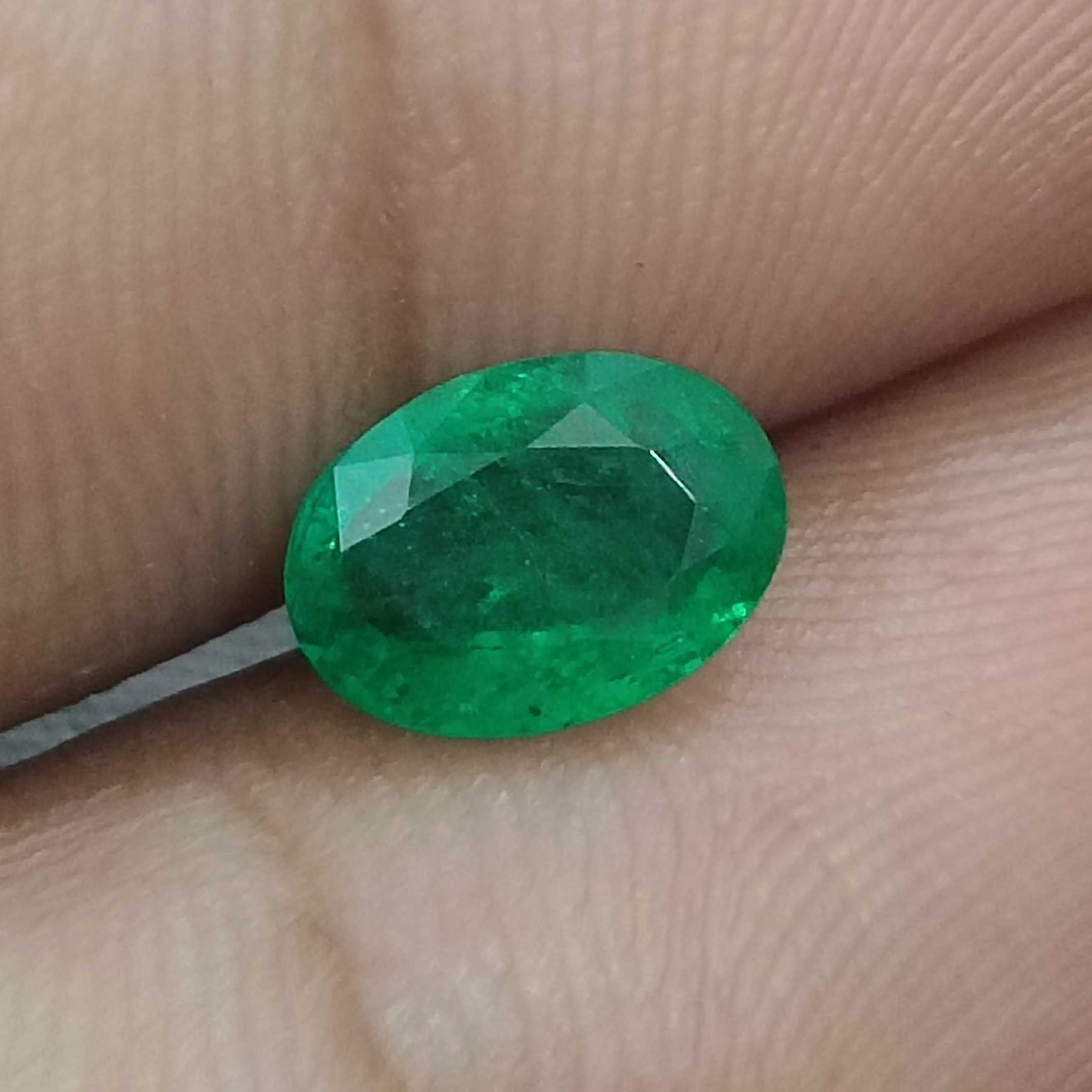 1.31cts natural spring green colour oval cut emerald gemstone 