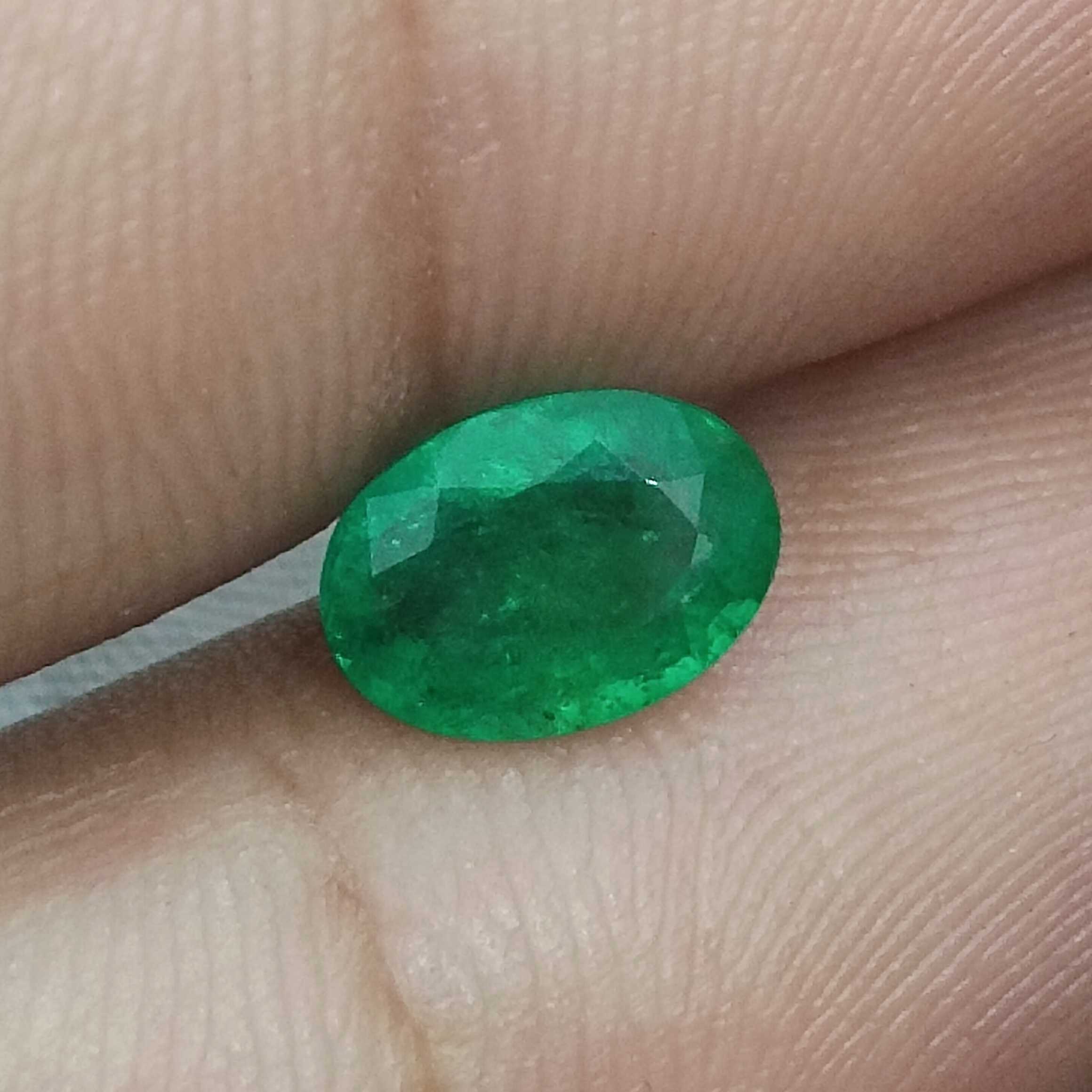 1.31cts natural spring green colour oval cut emerald gemstone 