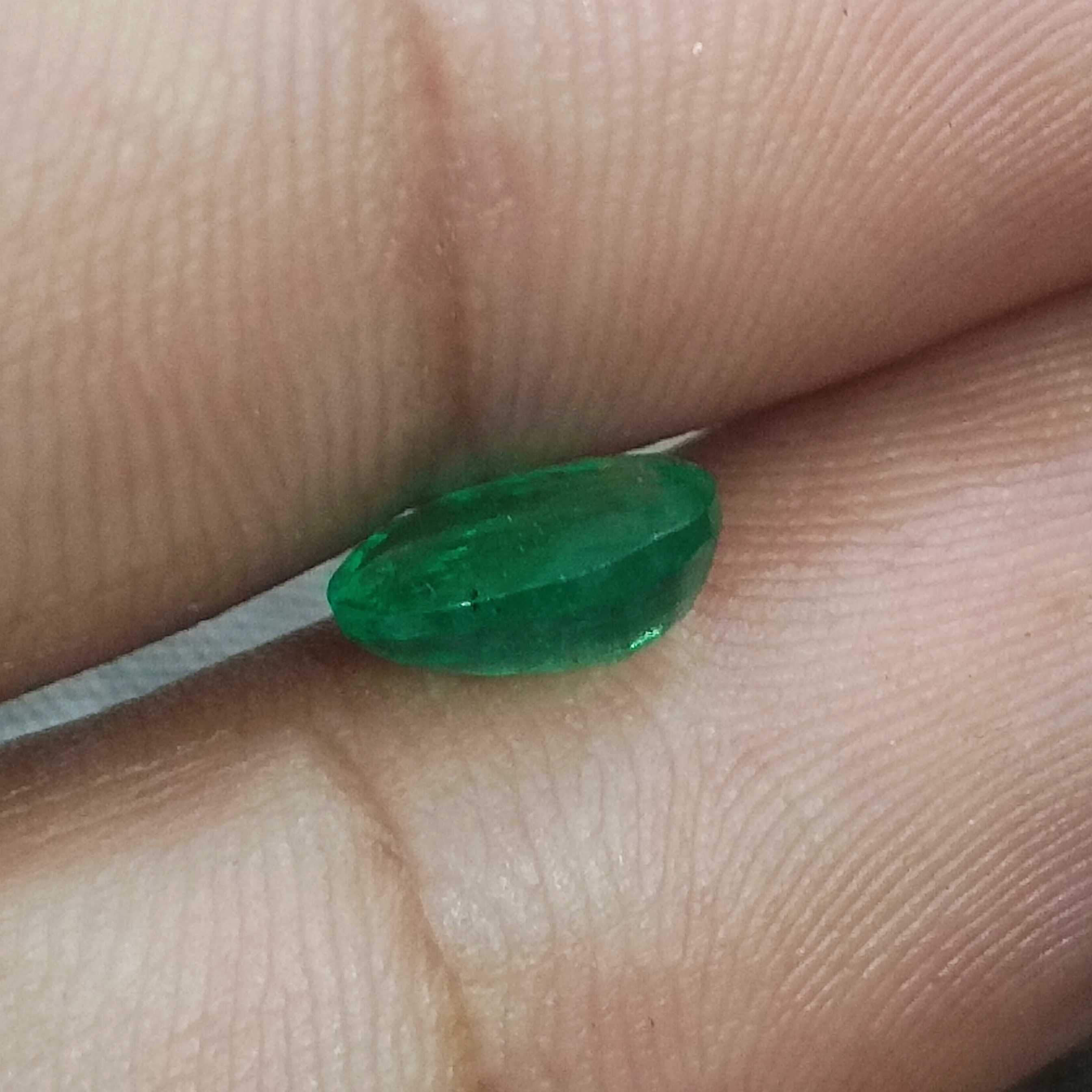 1.31cts natural spring green colour oval cut emerald gemstone 