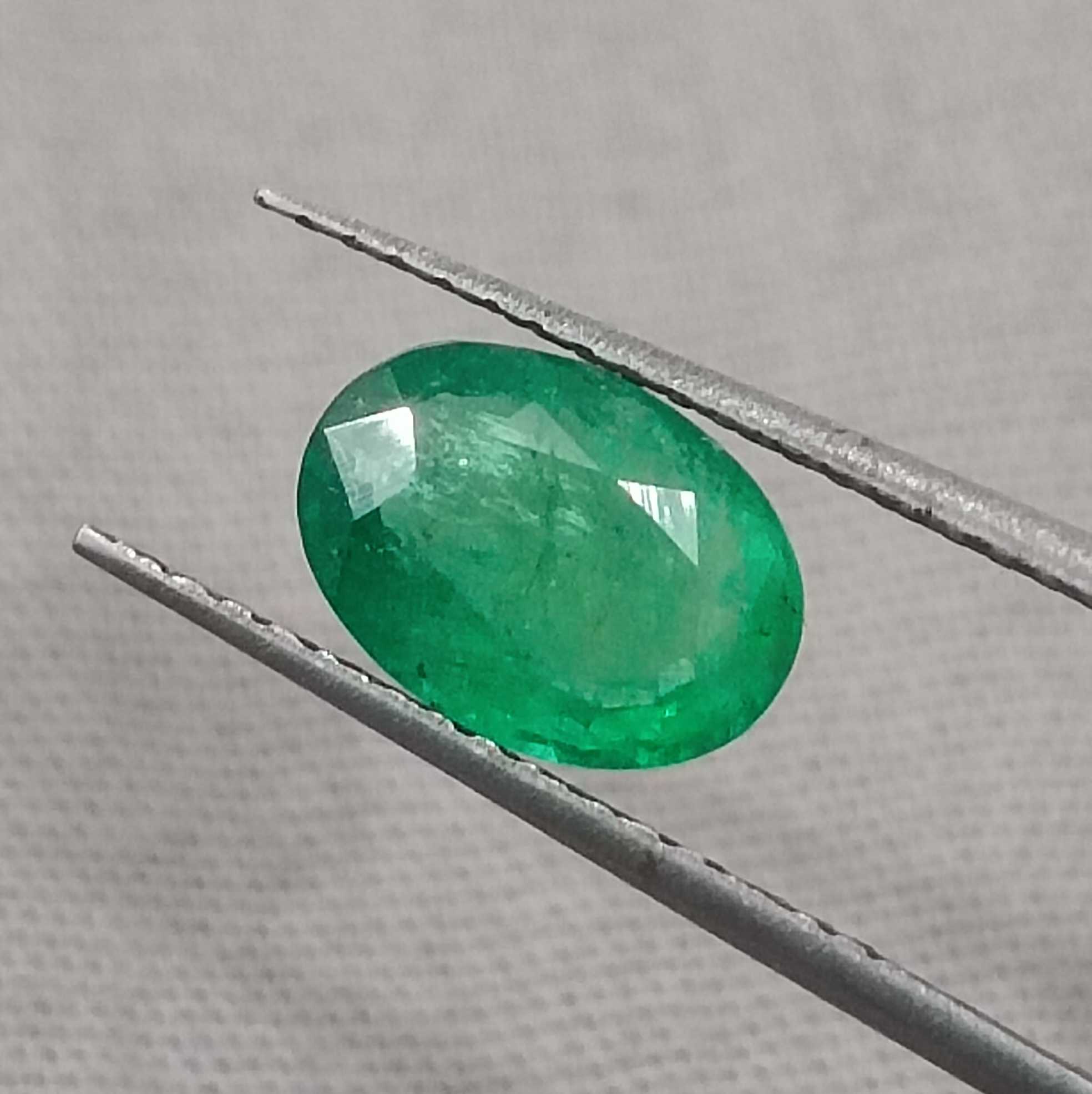 1.31cts natural spring green colour oval cut emerald gemstone 